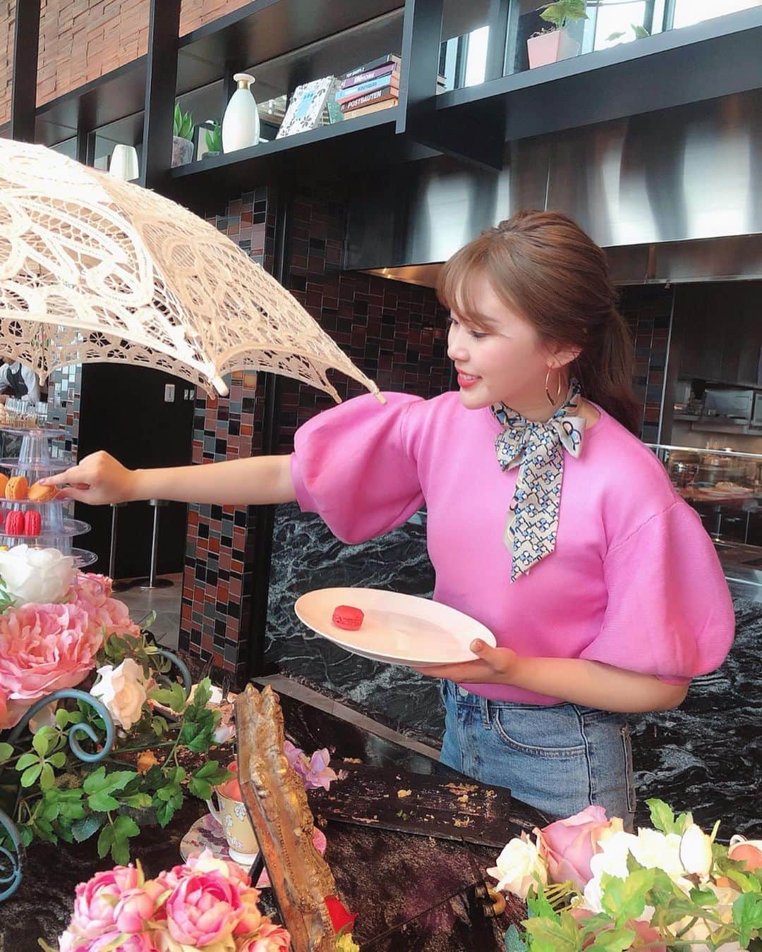 藤川沙弥さんのインスタグラム写真 - (藤川沙弥Instagram)「𓂃𖠚ᐝ﻿ ﻿ @conradosaka_jp の新しいsweets buffet﻿ 今回はテーマが Royal Pink Celebration💗﻿ 🌱🍑peach garden🍑🌱﻿ ということで、桃を中心とした﻿ サマーフルーツを使ったスイーツ達🍑🌷🏄🏼‍♀️🎟💒﻿ ﻿ そして、見た目もキュートなsweetsが﻿ 更に可愛い発言が止まらなくなっちゃう﻿ なんとも可愛すぎる乙女心がくすぐられる﻿ ピンクだらけの空間作りに目が♡でした‼︎😍💕﻿ ﻿ スウィーツは20種類くらいあって充実してたし﻿ セイボリーもお魚が美味しくてお代わり🤤﻿ ﻿ 📍6/1〜8/31まで﻿ 金土日・祝だけみたいだよ✍🏻﻿ ぜひいってみてね🥰💕」6月11日 10時12分 - s_a_y_a_p_i