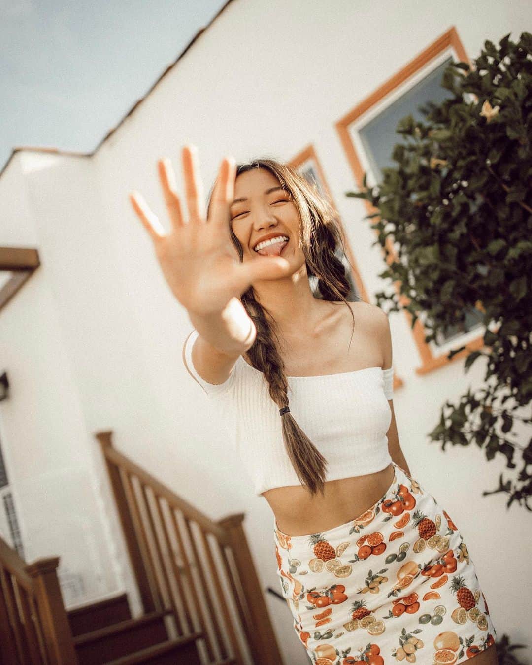 W E Y L I Eのインスタグラム：「Raise your hand if you have been personally attacked by the sudden LA heat today🖐🏽 What’s the weather like where you live? The weather has been fluctuating a lot here and today was a whopping 100 degrees 🥵 If you’re still reading- we just uploaded our first BUNNY ASMR video 😂 whether you like ASMR or not, I promise you it will be the best 5 minutes of your day. Link in bio or go to WahlieTV!」