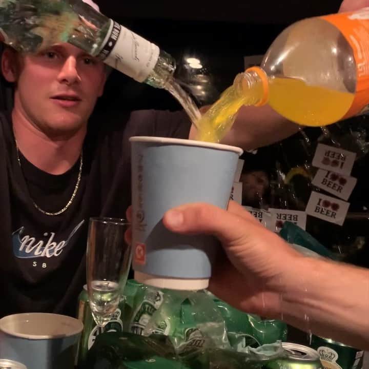 スラッシャーのインスタグラム：「🍻 @oskarrozenberg’s guide to surviving a European vacation 🥂 🥃: @luielliott」