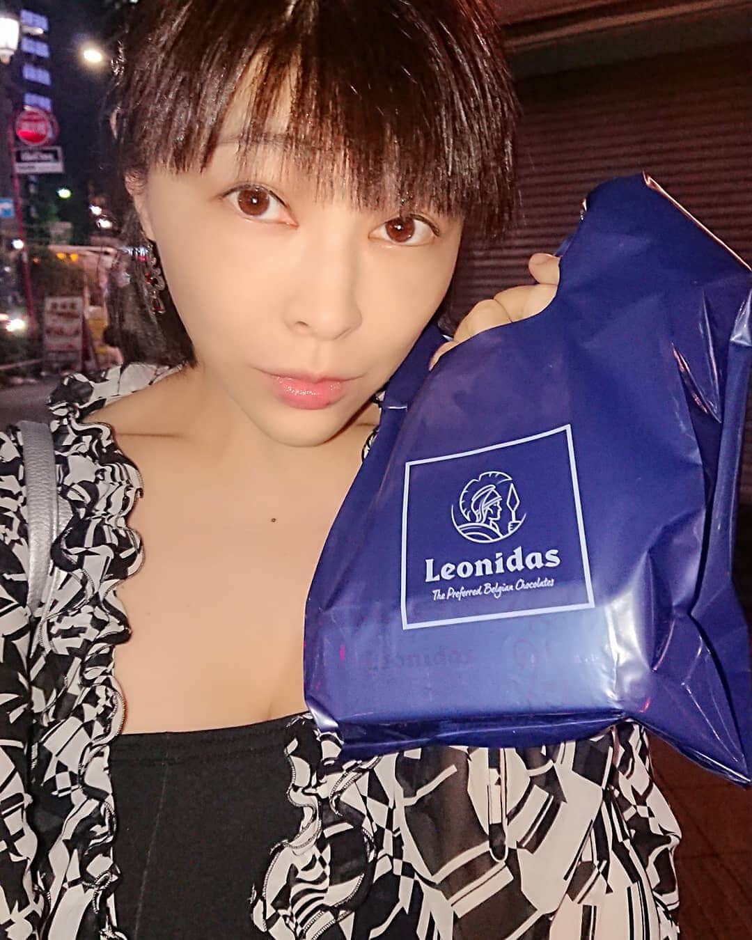 松坂南さんのインスタグラム写真 - (松坂南Instagram)「とある日。 自分へのご褒美に買ってみた😆  #love #chocolate  #leonidas」6月11日 10時58分 - minami_matsuzaka