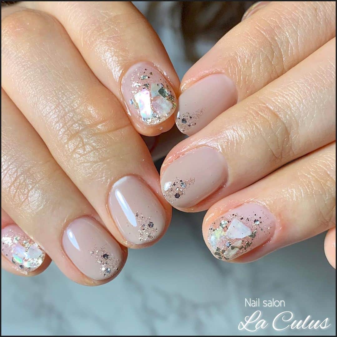 Mihoさんのインスタグラム写真 - (MihoInstagram)「. nails. . . 5月のキャンペーンデザイン♡.* . ◆オフ込み1.5時間 ◆丁寧ケア付き . . . . #laculus #お客様ネイル #ビジューネイル #シンプルネイル#美甲 . #ネイル #ジェル #ジェルネイル #ネイルアート #ネイルサロン #ネイルデザイン #春ネイル #プライベートサロン #プライベートネイルサロン #ネイルアーティスト . #神戸 #三宮 #神戸元町 #大阪 . #神戸ネイル #神戸ネイルサロン #三宮ネイルサロン #三宮ネイル . #nail #nails #nailart #beauty #kawaii」6月11日 10時59分 - la.source_nail