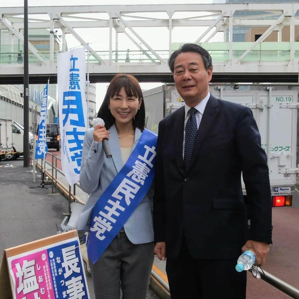 海江田万里さんのインスタグラム写真 - (海江田万里Instagram)「今朝は、西新宿一丁目交差点で、参議院議員選挙立憲民主党東京選挙区公認候補予定者塩村あやかさんを応援する街頭演説を行いました。 昨日、参議院では総理以下全大臣出席のもと、決算委員会が開かれましたが、衆議院では、野党からの予算委員会開会の要求に与党は逃げる一方です。 また、衆議院決算行政監視委員会も与野党理事の協議が整わず、安倍総理出席の総括質疑は実施が難しくなっています。 通常国会終盤戦、参議院選挙の前に、きちんとした議論を国民にしめすべきです。 信号待ちの間に私の演説に耳を傾けてくださった皆さん、ありがとうございました。  #立憲民主党　#衆議院議員　#海江田万里　#塩村あやか」6月11日 11時00分 - kaiedabanri