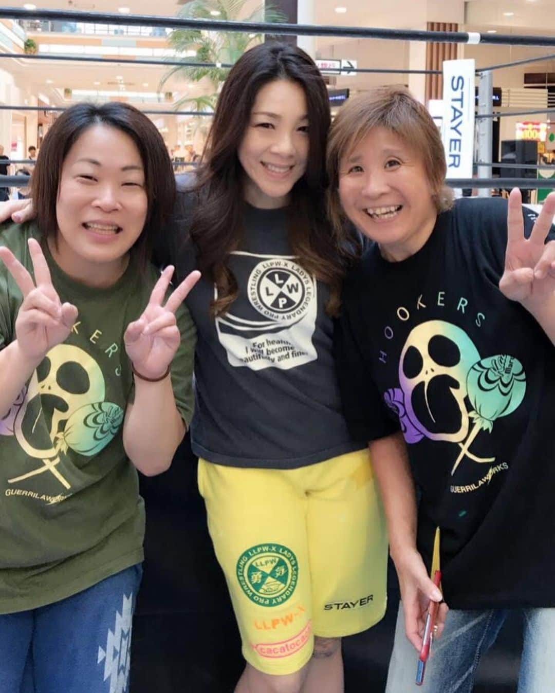 井上貴子のインスタグラム：「貴子さんさーー。 宣伝するのが遅くない？？ って…こないだアル社長さんに 言われた（笑）（笑）  たしかに…  何も考えないで宣伝しちゃうと なんでこっちのは宣伝してくれなかった？？とかいうのが前にあって。  ちゃんとスケジュールを確認してからじゃないと… またトンチンカンなことしちゃうからね。  この浜松の試合も ずっと前から かわゆい後輩たちが あーでもないこーでもないと 色んなことしてくれてるのに。  なかなか宣伝することも出来ず。 （口では宣伝してたよ^ ^） やっと！やっと！ 宣伝できる！！！ ってことで！  15日浜松行くぜ！！ 元女子プロレスラーの ブラディとファングが プロデュースの熱いイベント！  ぜひぜひ！ お越しくださいませ^ ^  かわゆい後輩たちの 笑顔が見れるのを楽しみに 今週も頑張るぞー！！ Happyで^ ^  #井上貴子  #LLPWX #女子プロレス #神取忍 #ジャガー横田 #浜松女子プロレス祭り #アイガー」