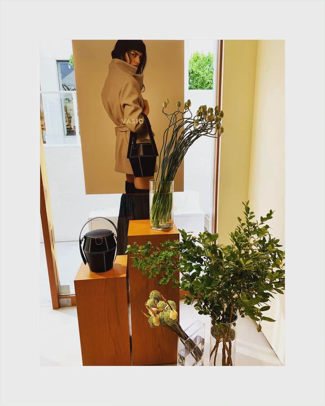 小林 ディスカスさんのインスタグラム写真 - (小林 ディスカスInstagram)「先日は、 VASICの展示会にお邪魔しました👱🏾‍♂️ デザイナーさんのセンスが、 とても映えるBAGたち👱🏾‍♂️✨💯👜 純ちゃんにも、 久々会えましたっ👱🏾‍♂️💙💙💙🙏🏾 マーシー、ありがとう🙏🏾 #tokyo #japan #fashion #bag #itbag #ny #バック #ファッション #exhibition #東京」6月11日 11時14分 - discus_kobayashi