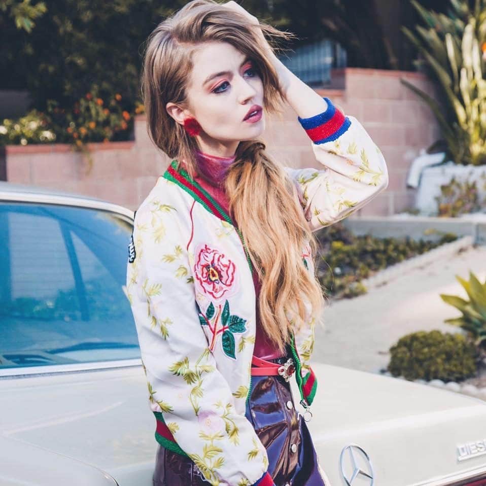アリソン・ハーバードのインスタグラム：「missing my natural hair color 👀」