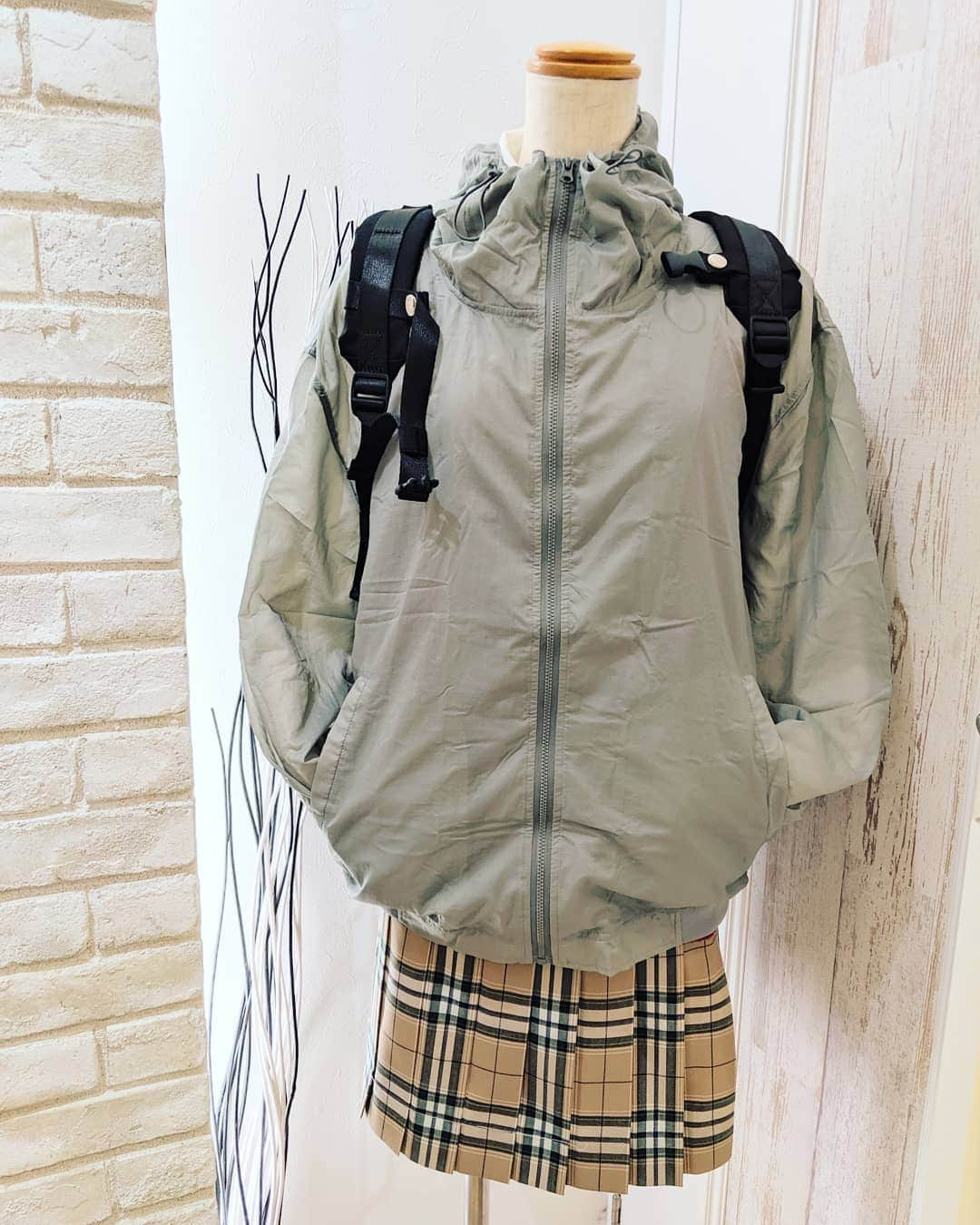 制服専門店CONOMiさんのインスタグラム写真 - (制服専門店CONOMiInstagram)「まもなく梅雨入り☂ という事で、 CONOMiにもレインコートが何種類か入荷しましたよ♥️♥️ . 本日はレディースコンパクトブルゾンをご紹介✌️ ポーチ付で、使わない時も可愛い(*˘︶˘*).｡.:*♡ . ¥4,300+tax . #conomi #このみ #制服 #中学生 #高校生 #学校 #通学コーデ #jk #jc #photo #cute #school #now #おしゃれ #お洒落な人と繋がりたい  #かわいい #雨 #梅雨 #pic #insta #instagram  #instadaily #instalove #japan #schoolgirl  #原宿竹下通り  #大阪 #梅田 #hepfive #abeno」6月11日 11時22分 - conomi_official