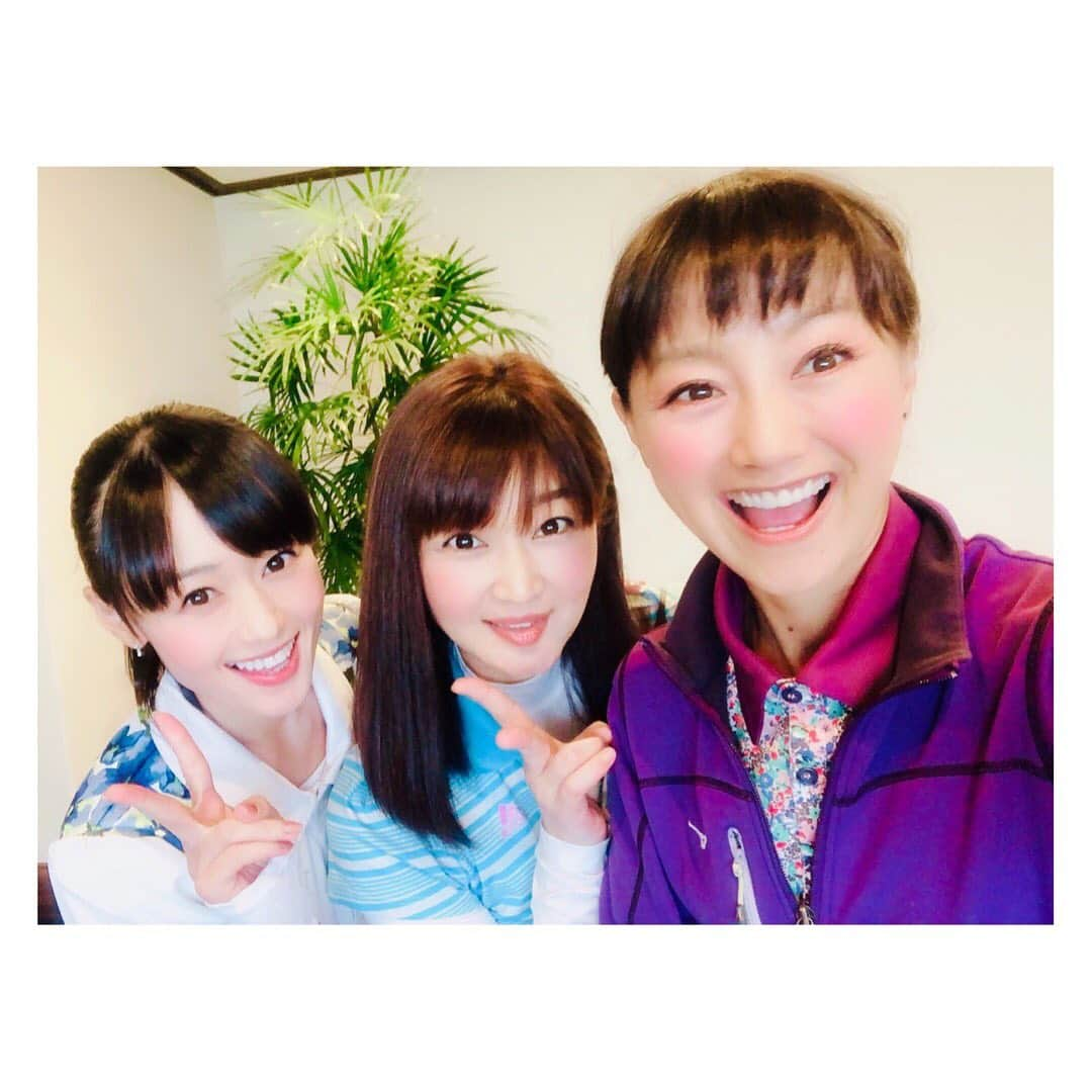 柳野玲子さんのインスタグラム写真 - (柳野玲子Instagram)「ゴルフday2🏌️‍♀️✨ ずっと一緒にラウンドしたいなぁと思っていた２人と^ ^💓 かおりんは打ち方もすごく軽いのに飛距離が出て安定感抜群🏌️‍♀️ ゴルフ始めたばかりのわかなちゃんは、常に全速力でボールに立ち向かい諦めることは一度もなく真剣🏌️‍♀️ 雨でしたが、想像通り楽しいラウンドでした💓 また行きたーい^ ^✨ #ゴルフ #ゴルフ女子 #ゴルフウェア #ゴルフコーデ #釣り #釣りガール #釣り女子 #館山 #館山カントリークラブ #コンペ #ゴルフコンペ #末川かおり ちゃん #福島和可菜 ちゃん #golf #fishing」6月11日 11時33分 - yanaginoreiko