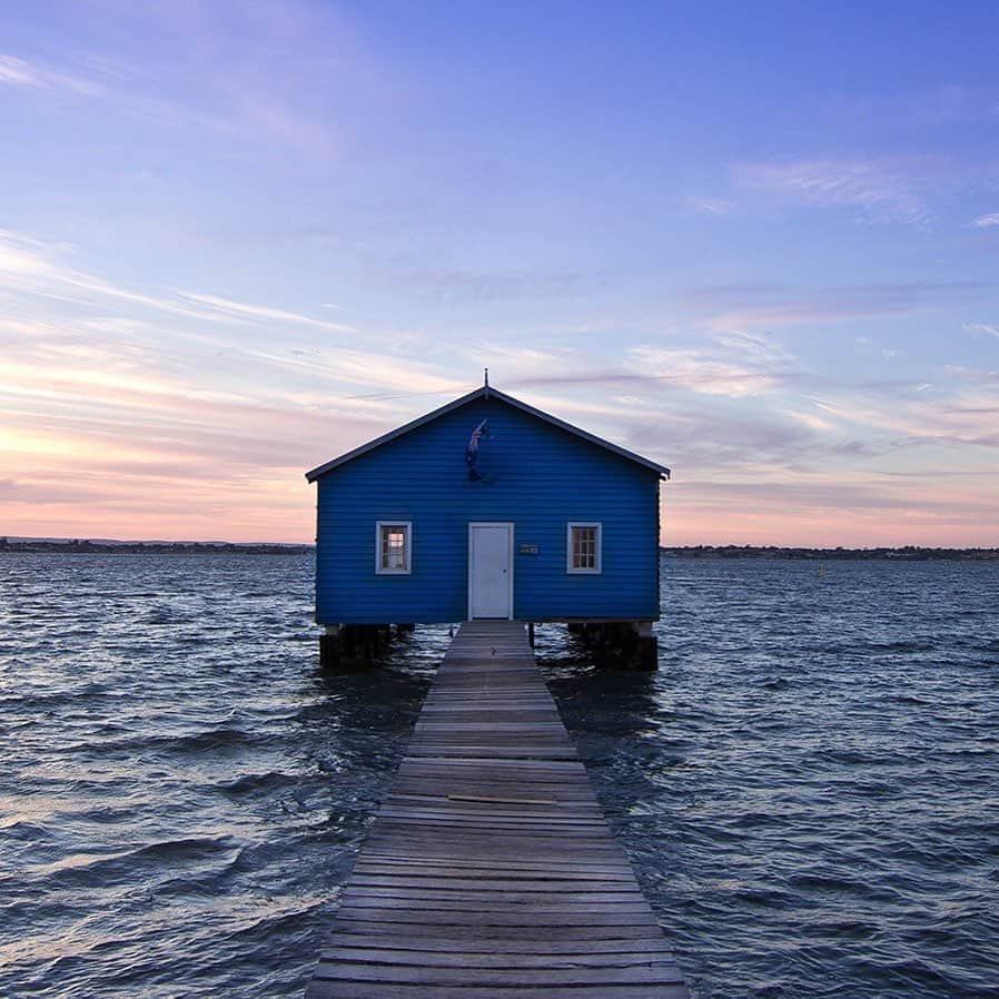 CNNさんのインスタグラム写真 - (CNNInstagram)「This bright blue wooden house, known as the Crawley Edge Boat Shed, is the most photographed building in Perth, Australia. Crowds of Instagrammers flock to the Swan River to get a shot of it -- but although it looks serene, this tourist attraction is highly problematic for locals. Perth city council is concerned about overtourism in the area, and a nearby restaurant has had issues with crowds of visitors using their facilities. In response, the city is spending AUS $400,000 ($278,000 US) on installing a solar-powered public toilet nearby to accommodate visitors. 📸 s_porter01/Getty Images (via @cnntravel)」6月11日 17時17分 - cnn