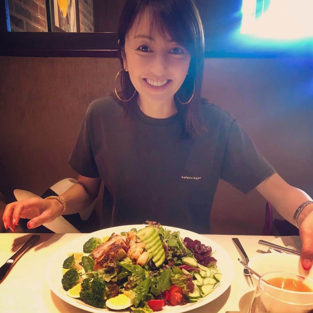 矢田亜希子さんのインスタグラム写真 - (矢田亜希子Instagram)「サラダランチ！ #矢田亜希子 #akikoyada #サラダ#サラダランチ#束の間#野菜#スヌーピーにされてる写真が送られてきた笑#スヌーピー合ってない笑#unionsquaretokyo」6月11日 17時13分 - akiko_yada