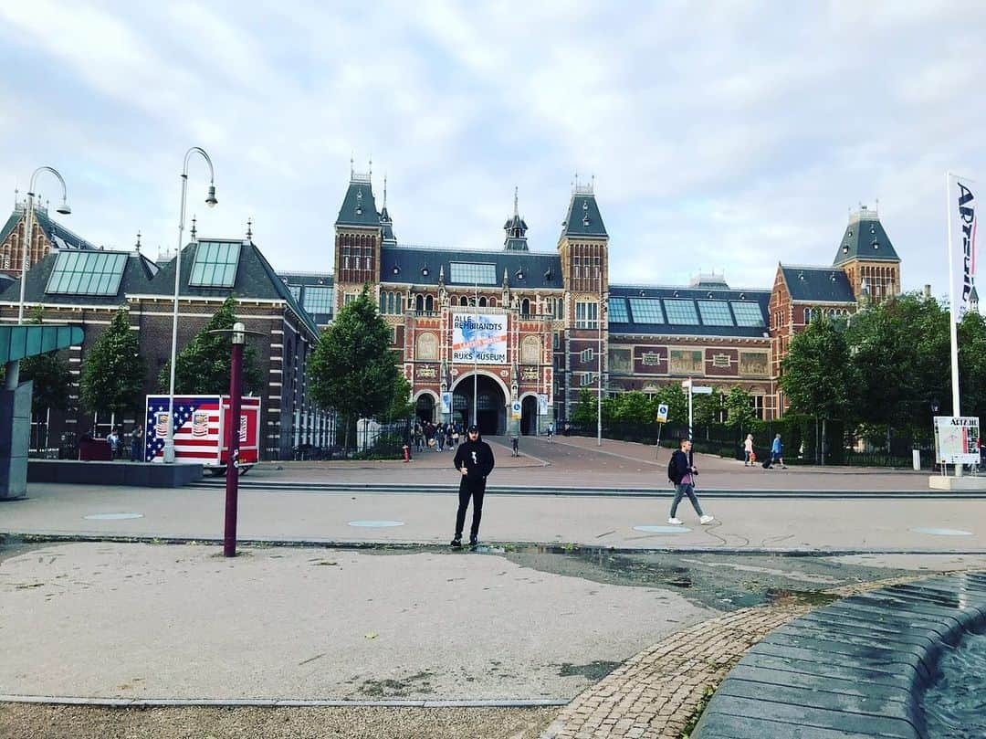 ザック・バランスキーさんのインスタグラム写真 - (ザック・バランスキーInstagram)「First time in Europe and Amsterdam is amazing🇳🇱🙌✨ #amsterdam #amsterdamfood #amsterdam_streets #somuchcheese #tokyoisyours #Coffee_Beer_Wine」6月11日 17時13分 - zackab10