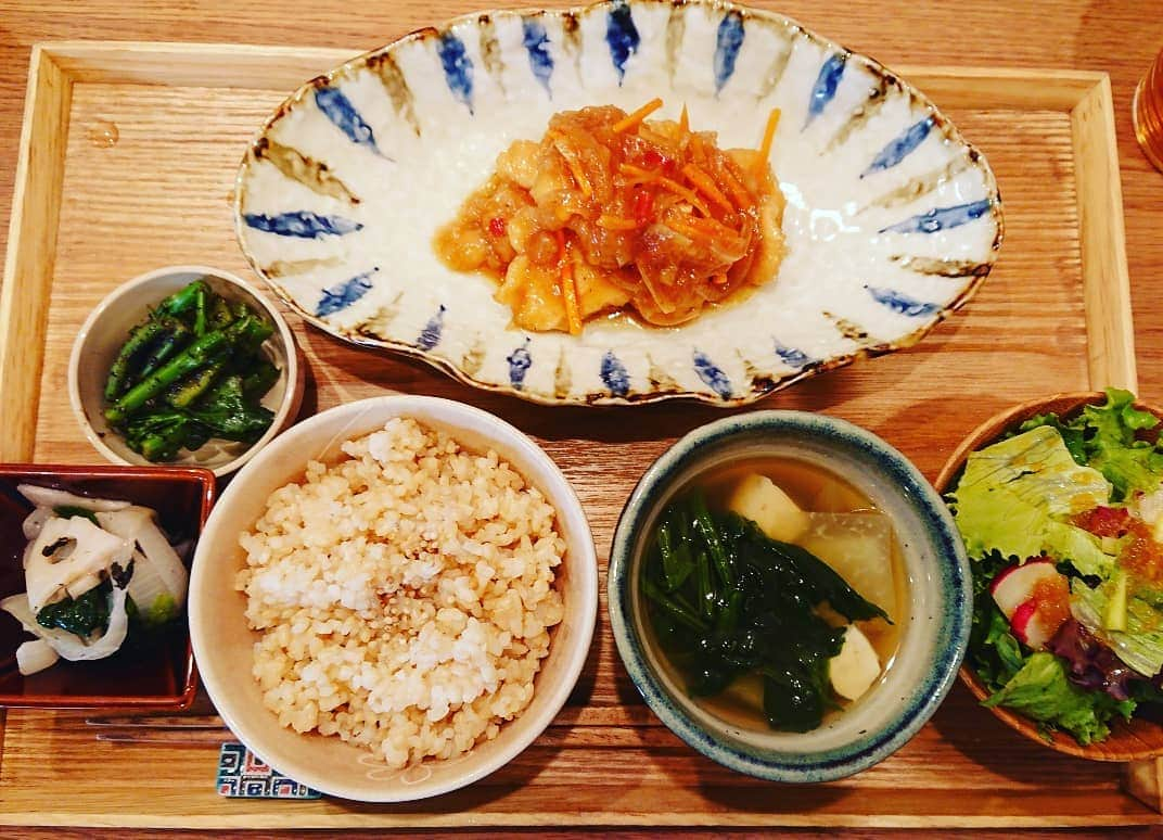 伊勢みずほさんのインスタグラム写真 - (伊勢みずほInstagram)「農薬不使用野菜たっぷり😋 かなで食堂😋 鶏むね肉の南蛮漬けランチ✨  #新潟市ランチ #新潟グルメ #ランチ #lunch  #鶏むね肉 #南蛮漬け #野菜たっぷり  #農薬不使用 #かなでファーム #人情横丁  #サラダ  #玄米 #エゴマ #体に優しいごはん #美容 #ヘルシー #かわいいお店  #日替り  #お腹いっぱい #安心ごはん  #伊勢みずほ  #アナウンサー  #毎日食べたい」6月11日 17時15分 - isemizuhoo