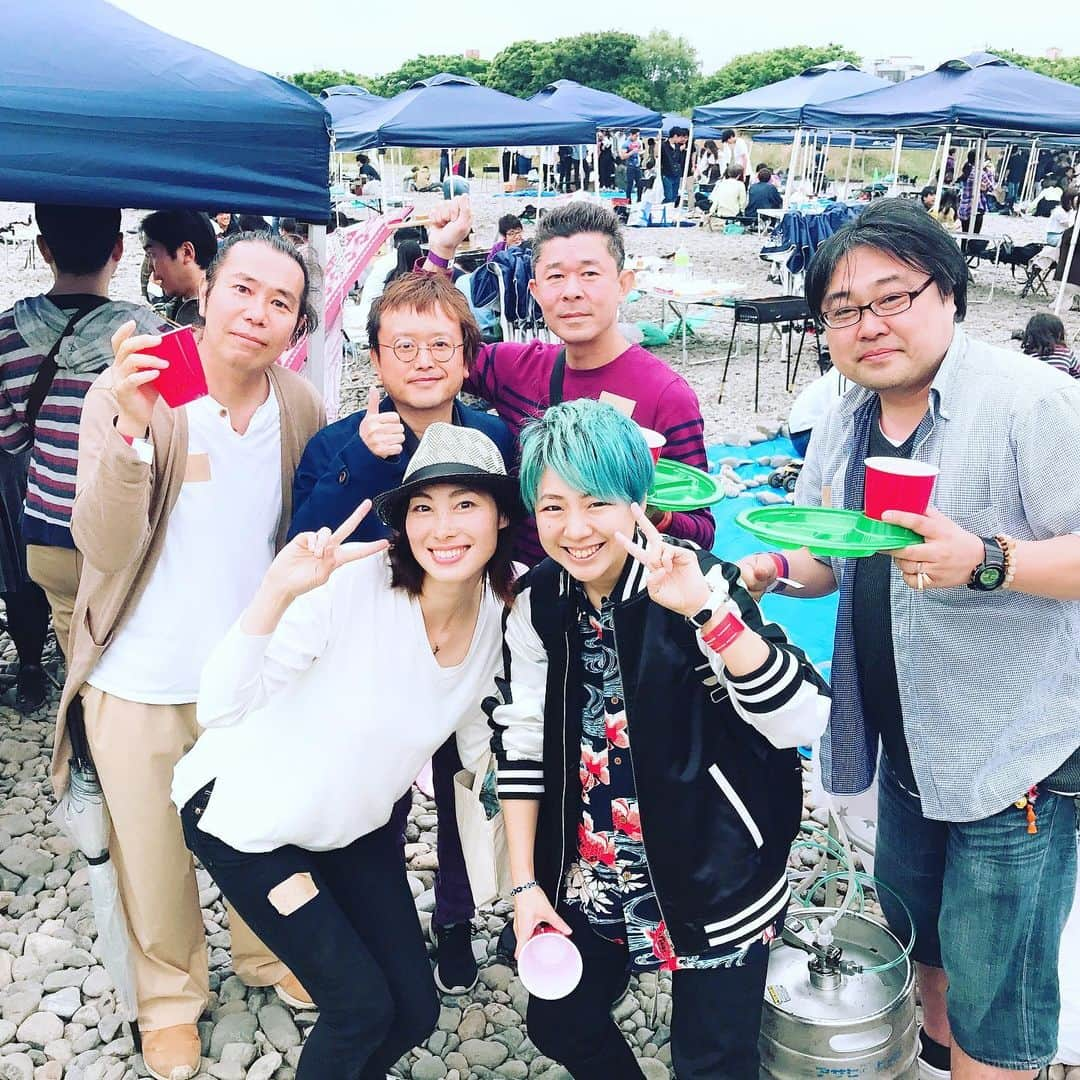 佐藤康恵さんのインスタグラム写真 - (佐藤康恵Instagram)「Yasu-con バーベキュー🍖大会in 玉川🌟🌟🌟たくさんの人にご参加いただき、雨も途中降りましたがそれもまた、バーベキューの醍醐味だったりもして、皆さんメチャメチャ楽しんでくださいました！ 本当にありがとうございました！ いろんな人と笑顔で交流できる時間は最高のご褒美だと思いました💖また、来月7/14にYasu-con バーベキュー🍖大会開催します！ぜひ、参加してね❣️ #最高の時間 #precious #actress #bbq #model #さとうやすえ #yasuesato #mama #佐藤康恵 #feelingood #バーベキュー」6月11日 11時53分 - yasuesato.official