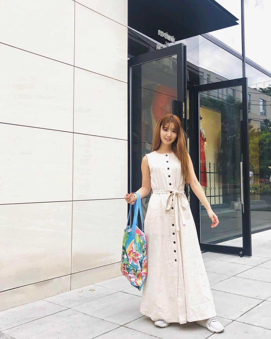 一木美里さんのインスタグラム写真 - (一木美里Instagram)「✈️🧘‍♀️❤︎ . dress #ETRE bag #toiletpaper  shoes #adidas  旅立ち前に✈️ @icure.group で治療を受けてからだスッキリ🙏✨ @medicha.jp という新しいスタイルのメディテーションスタジオにも行ってきました💕 心も体もスッキリ💕 そういえばうちの学校には目を瞑って物事に向き合いましょうっていう時間が毎日あったの。素晴らしいことだったなぁと思います😊 . . . #meditation #healthy #massage #整体 #マッサージ #美容鍼 #ヨガ #瞑想 #メディテーション」6月11日 12時07分 - misato_ichiki