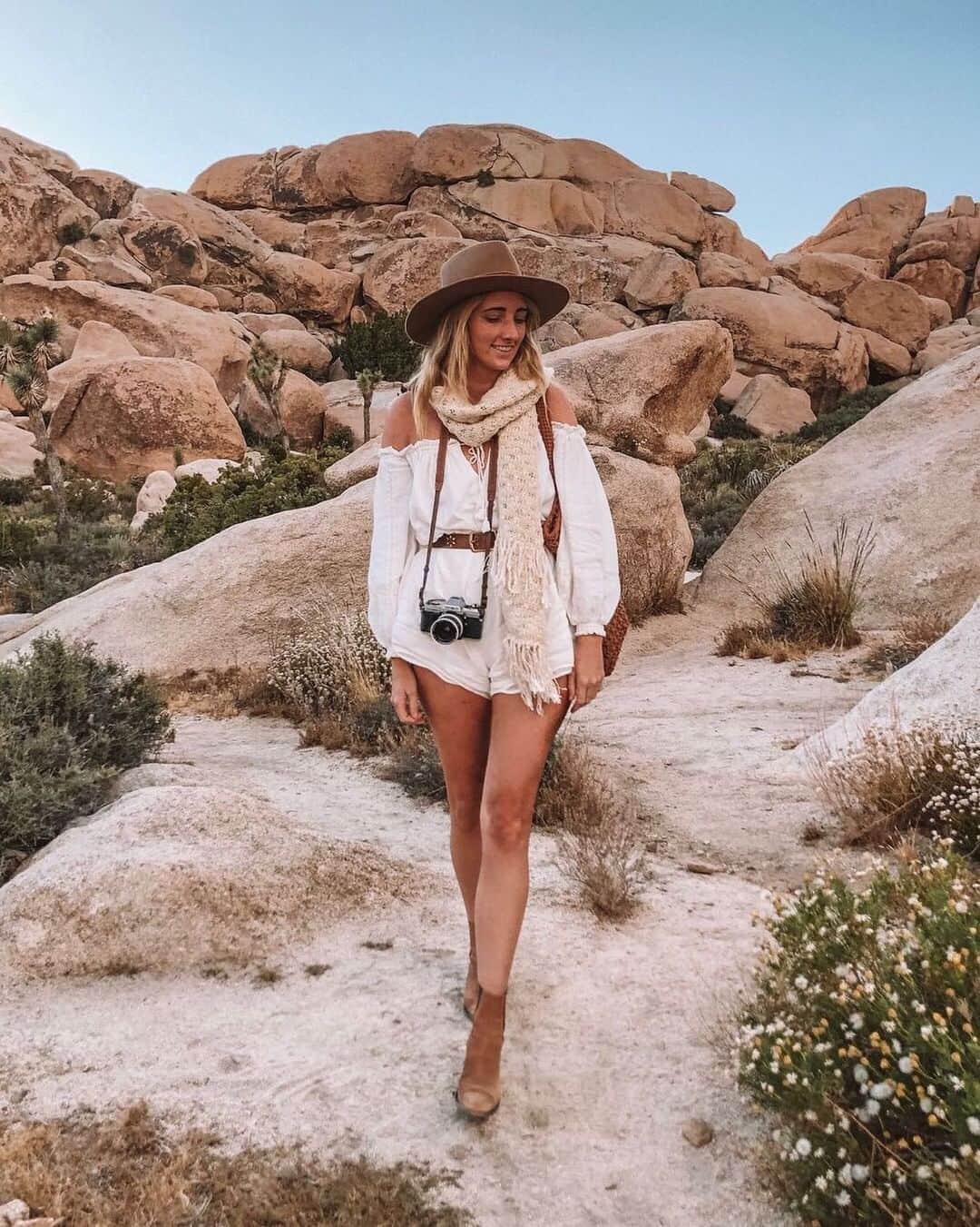 SPELLさんのインスタグラム写真 - (SPELLInstagram)「Our adventurer @_lucyinthesky looking adorable in our Milla Romper 🌾🍂」6月11日 12時19分 - spell