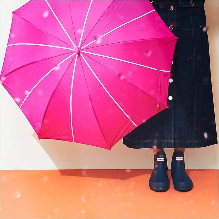 STRIPE DEPARTMENTさんのインスタグラム写真 - (STRIPE DEPARTMENTInstagram)「大雨の日もへっちゃら☔️🎶﻿ 雨が降っているからこそ使えるおしゃれなレイングッズで、気分も上げてみては？👀﻿ ﻿ ストデパでは傘以外にもバッグやシューズ、ウェアなど…﻿ 雨の日に便利なアイテムをたくさん取り扱っております💁🏻‍♀️✨﻿ まだ雨の日の準備が間に合っていないという方は今すぐチェックしてみて🙌🏻﻿ ﻿ 雨の日グッズはこちらから﻿ https://stripe-department.com/women/svc/product/Search/?fromform=1&sort=2&product_tag_search_id=1391﻿ ﻿ #ストデパwomen  #ストデパ #stripedepartment  #rain #rainyday #rainydayoutfit #rainyfashion #雨 #雨の日 #雨の日コーデ #雨の日でも楽しく #梅雨 #梅雨対策 #傘 #折り畳み傘 #レインシューズ #レインブーツ #レインバッグ #レインウェア #レイングッズ」6月11日 12時35分 - stripedepartment