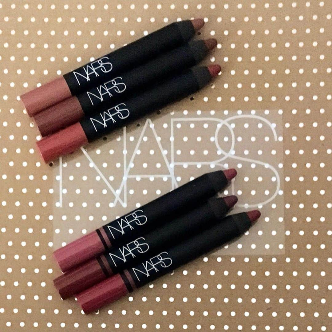 ISETAN MiRRORさんのインスタグラム写真 - (ISETAN MiRRORInstagram)「. . 2019年6月14日  新発売 . . SUMMER 2019 EDIT HEAT OF THE NIGHT . 【NARS】 ・ベルベットマットリップペンシル（新色） ・サテンリップペンシル（新色） . . 濃厚なカラー、ベルベットのような仕上がりの「ベルベットマットリップペンシル」、 柔らかなトーンからはっきりとしたトーンまで思いのままの唇へ「サテンマットペンシル」。2シリーズの新色登場。 . . #isetanmirror #イセタンミラー #nars #ナーズ #summer2019edit #ベルベットマットリップペンシル #サテンリップペンシル #リップペンシル #リップ #口紅 #6月14日発売 #新色 #新発売 #cosme #cosmetics #コスメ #コスメティクス #化粧品 #make #makup #メイク #メイクアップ #ナーズ取り扱い店舗はイセタンミラーhpをご覧ください  #コスメ好きさんと繋がりたい  #メイク好きな人と繋がりたい」6月11日 12時36分 - isetanmirror