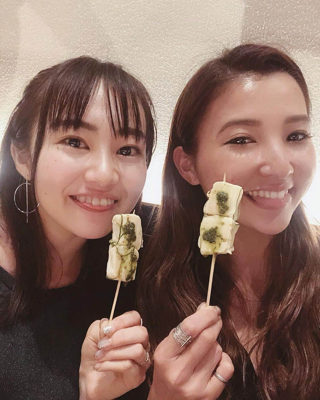 舞雛かのんさんのインスタグラム写真 - (舞雛かのんInstagram)「🍢💛🧡 何が面白かったのか忘れちゃったけど、とにかく沢山笑った夜ご飯☺︎. . おでん美味しかったなぁ🤤. 食べたことないのもあって、新鮮だった♪. 特に好きになったのは、カマンベールチーズのおでん🧀💕. . #美味しいおでん屋さん #とにかく笑った夜ごはん #笑いって大事 #生きてると色々あるけど #嫌なことなんて忘れちゃうね #色々考えるけど  #考えすぎる前に発散しちゃう派です」6月11日 12時36分 - mizho_601