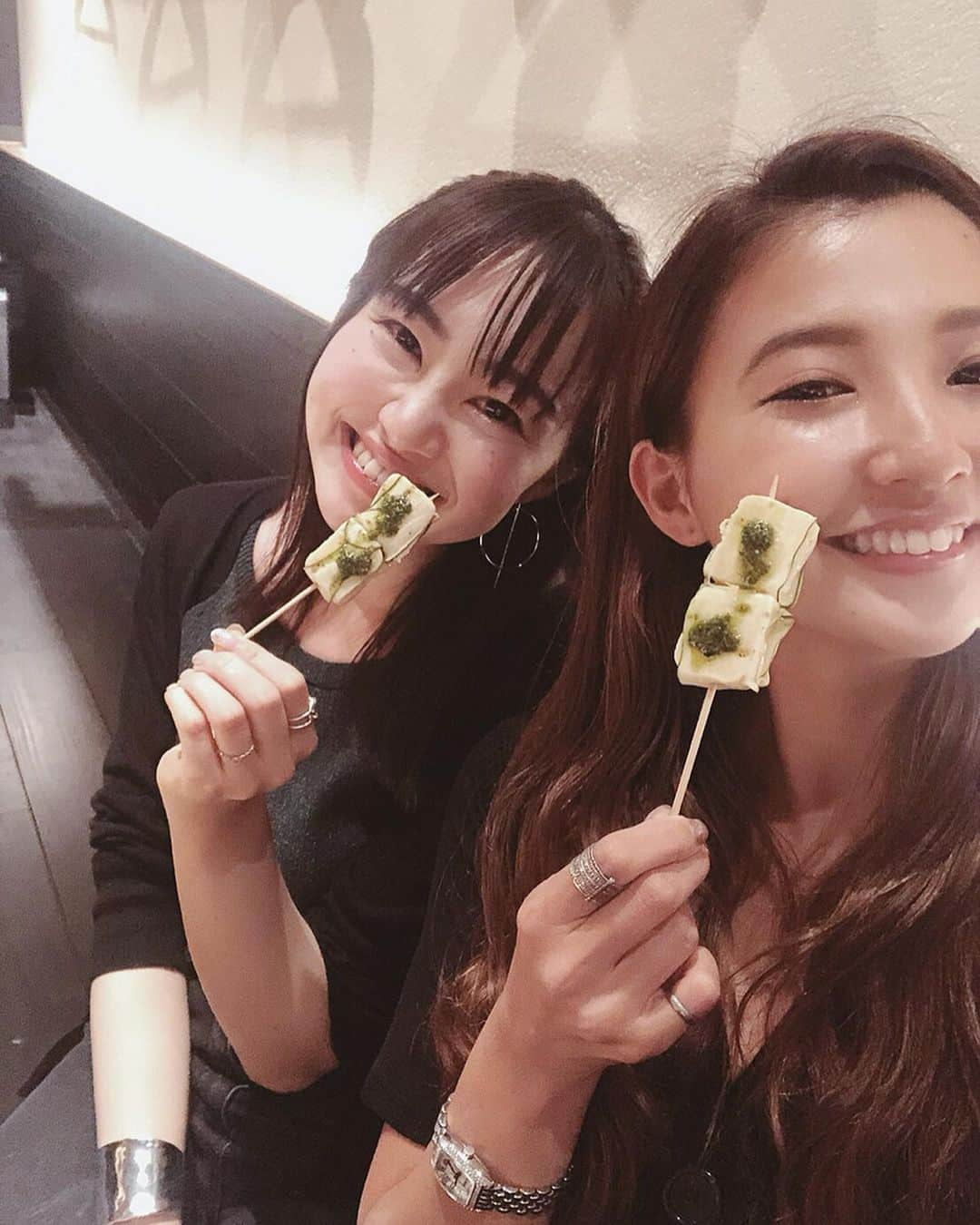 舞雛かのんさんのインスタグラム写真 - (舞雛かのんInstagram)「🍢💛🧡 何が面白かったのか忘れちゃったけど、とにかく沢山笑った夜ご飯☺︎. . おでん美味しかったなぁ🤤. 食べたことないのもあって、新鮮だった♪. 特に好きになったのは、カマンベールチーズのおでん🧀💕. . #美味しいおでん屋さん #とにかく笑った夜ごはん #笑いって大事 #生きてると色々あるけど #嫌なことなんて忘れちゃうね #色々考えるけど  #考えすぎる前に発散しちゃう派です」6月11日 12時36分 - mizho_601