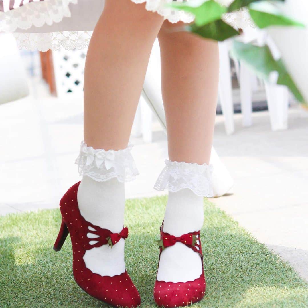 渚のインスタグラム：「みやこちゃんに撮ってもらったこの脚の写真が好き☺️💕💕 JSK: @hexenhaus_  SHOES: @maylaclassic  #脚フェチ #shoes #mayla #hexenhaus #lolita #instagood #love」