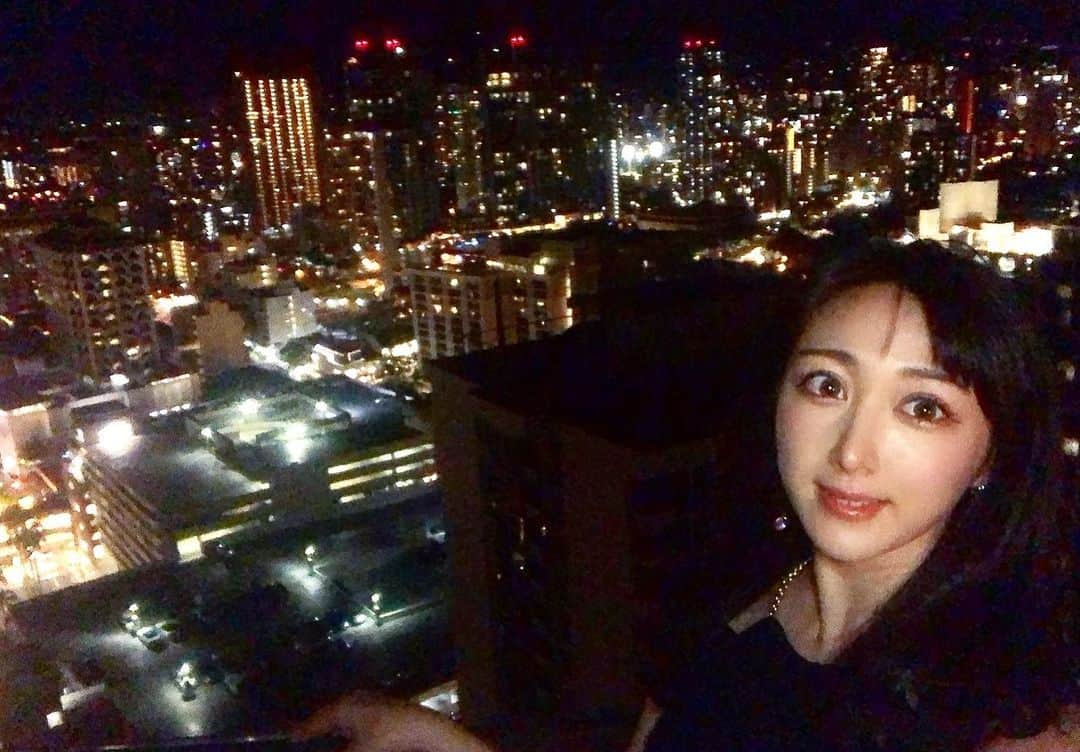 朝比奈南さんのインスタグラム写真 - (朝比奈南Instagram)「#trip #travel #instatravel #travelgram #hawaii #waikiki #hawaii🌴 #hawaii🌺 #旅 #旅行 #セルフポートレート #selfportrait #fashion #夜景 #夜景が綺麗 #sheratonwaikiki #sheraton #night #nightview」6月11日 12時44分 - minami_asahina