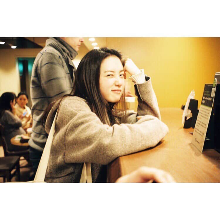 藤井武美のインスタグラム：「いつの時の貴方ですか 晴れたね！ 撮影:清水のくるみ #film」
