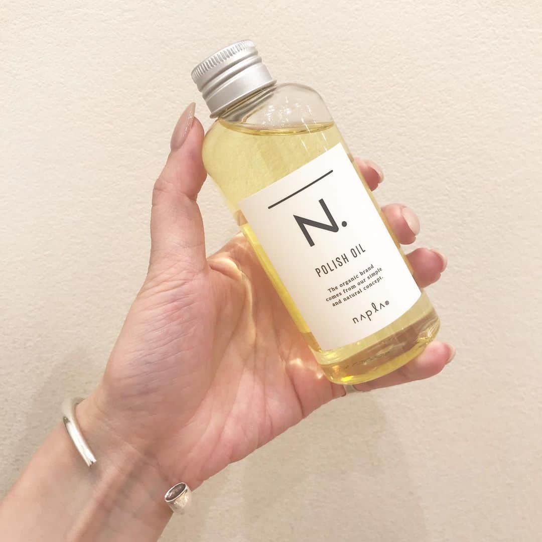 のインスタグラム：「やっばりNのオイルが良い（笑）と思ってサロンに買いに行きました🏃‍♂️ 3672円高いんだよな💦  次は紛失しないようにしよう👩‍⚖️ #nドット #ヘアオイル #オイル #likeforlikes #hair #ショートヘア」