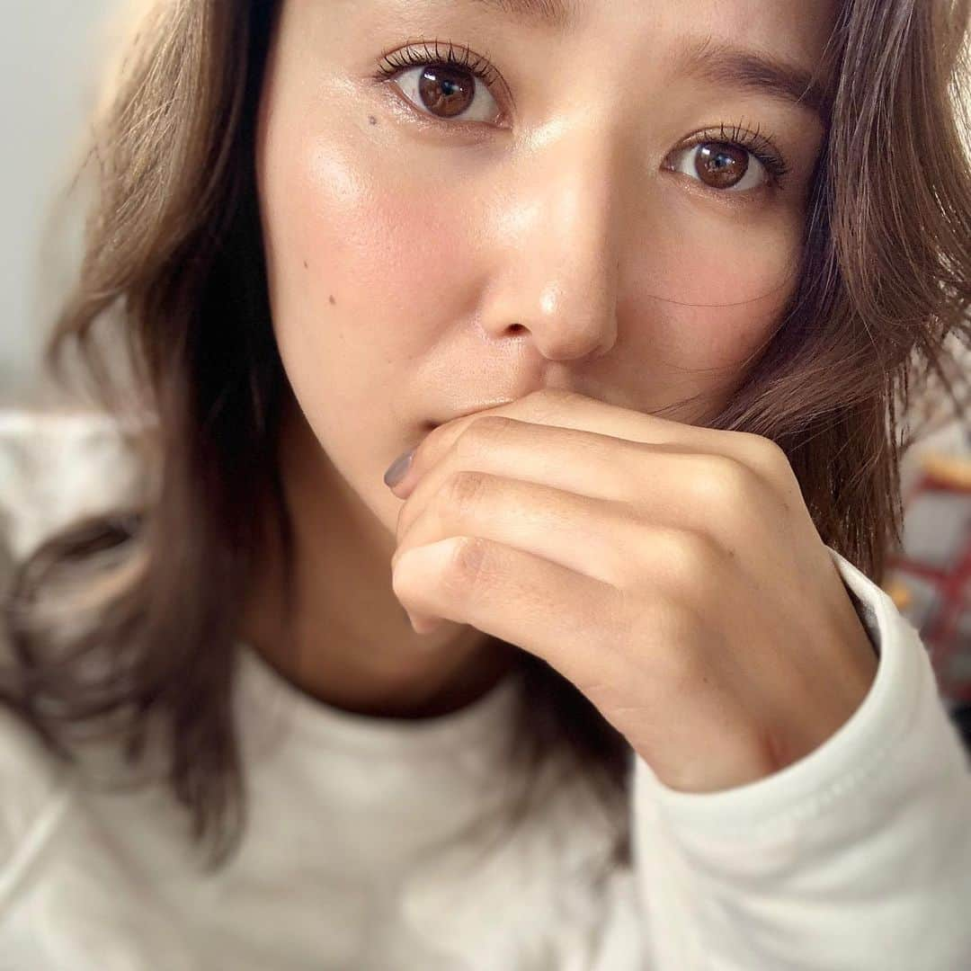 美優さんのインスタグラム写真 - (美優Instagram)「まつ毛パーマかけたてだと 本当にカール具合が最高💓 ・ ・ 3枚目の写真の上はまつ毛が伸びたり生え変わったりしてバラバラになっている状態。下はパーマのかけ直しをした状態✨ 同じまつ毛とは思えない🙄 ・ 私の担当は店長の小川さん😊 @kogawa.eyelush  いつもありがとうございます！✨ ・ #midnightlush #ミッドナイトラッシュ #朝9時から翌朝5時まで営業 #まつ毛パーマ #まつ毛美容液 #ケラチンラッシュリフト」6月11日 13時28分 - miyu11_20