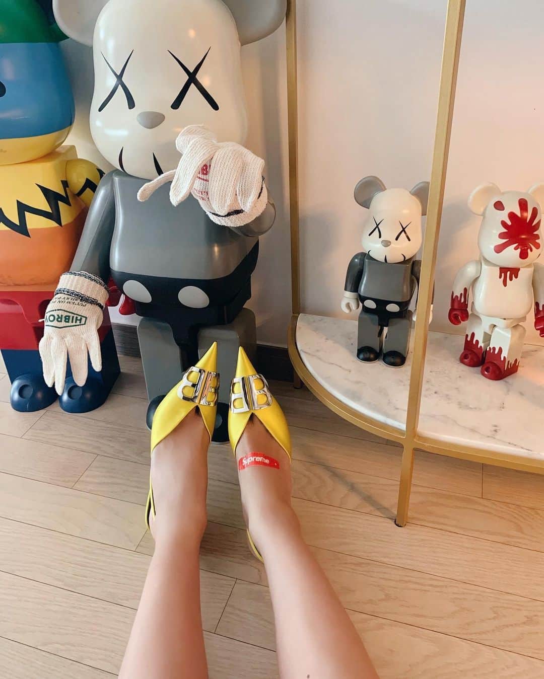megbabyのインスタグラム：「🚀緊急🚀 ・ 本日18時〜PHクリーム再販スタート‼️✨ ・ お待たせしました😆 たくさんの方からPHクリームを使ってから肌が日に日に綺麗になっていくと嬉しい報告を頂けて幸せです🤤❤️❤️❤️ PHクリームに関して感想や質問あればコメント返し📝をしたいと思います☺️ @sam_u_japan ・ 写真は関係ないけど靴ずれしちゃったから傷跡に塗ってみよーとおもって🤣✨ちなみにカカトに塗ってからカカトとゅるとゅる🦶✨✨✨」