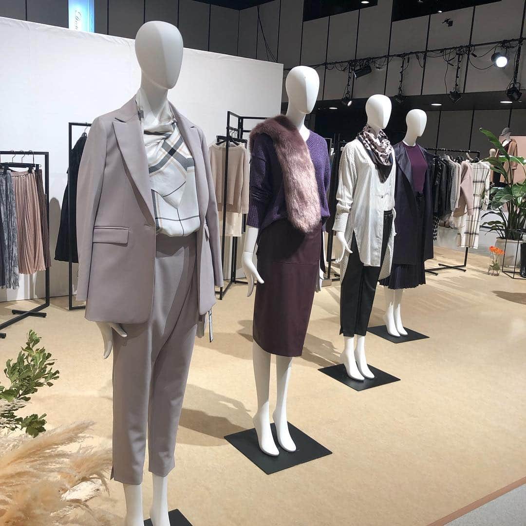 LAUTREAMONTさんのインスタグラム写真 - (LAUTREAMONTInstagram)「. LAUTREAMONT 2019.AW EXHIBITION  vintage dressing… Timely-Timeless… Power Tailoring…  #lautreamont #Shibya Hikarie #2019.AW Exhibition #fashion #trend」6月11日 13時33分 - lautreamont_insta