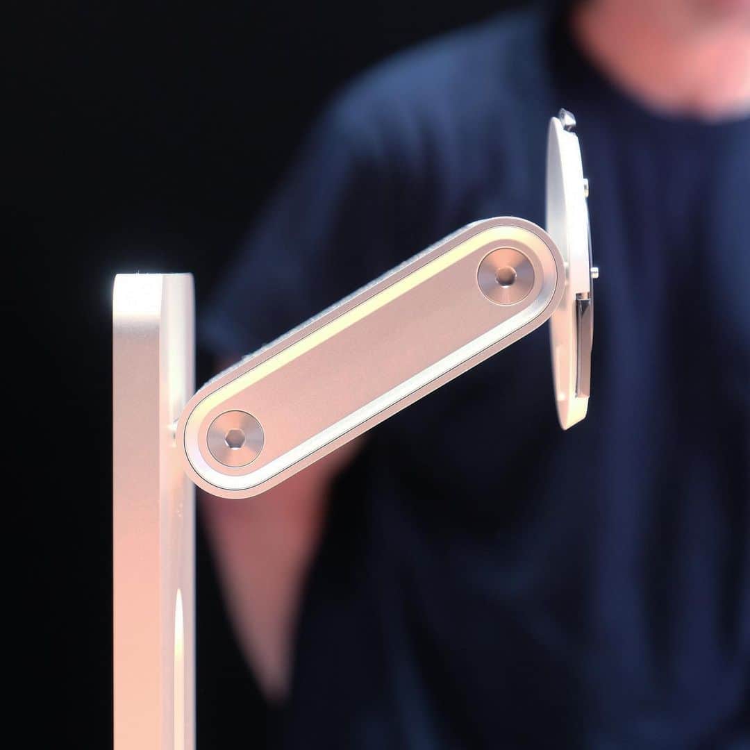 松村太郎のインスタグラム：「#Apple’s $999 #ProStand for #ProDisplayXDR at #WWDC19」