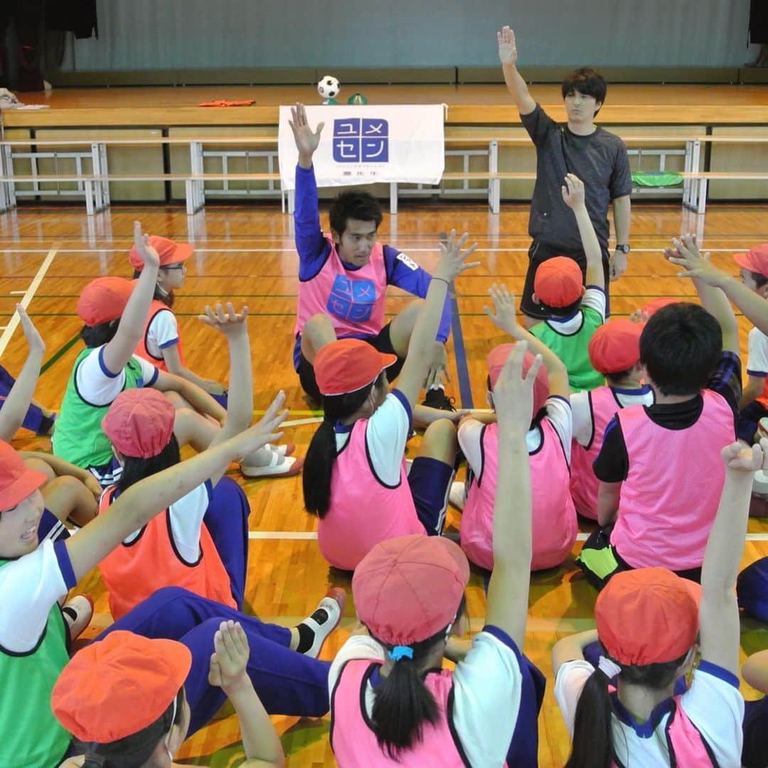 岡西宏祐さんのインスタグラム写真 - (岡西宏祐Instagram)「夢先生初挑戦！ 上野原西小学校の子供たちと課題を解決するために楽しく身体を動かした後、授業では真剣に自分の話を聞いてくれて、やってよかったなと思いました！ 少しでも子供たちの為になれればと思います！ #夢先生 #ユメセン #夢の教室  #jfa #上野原西小学校」6月11日 13時51分 - okani0717