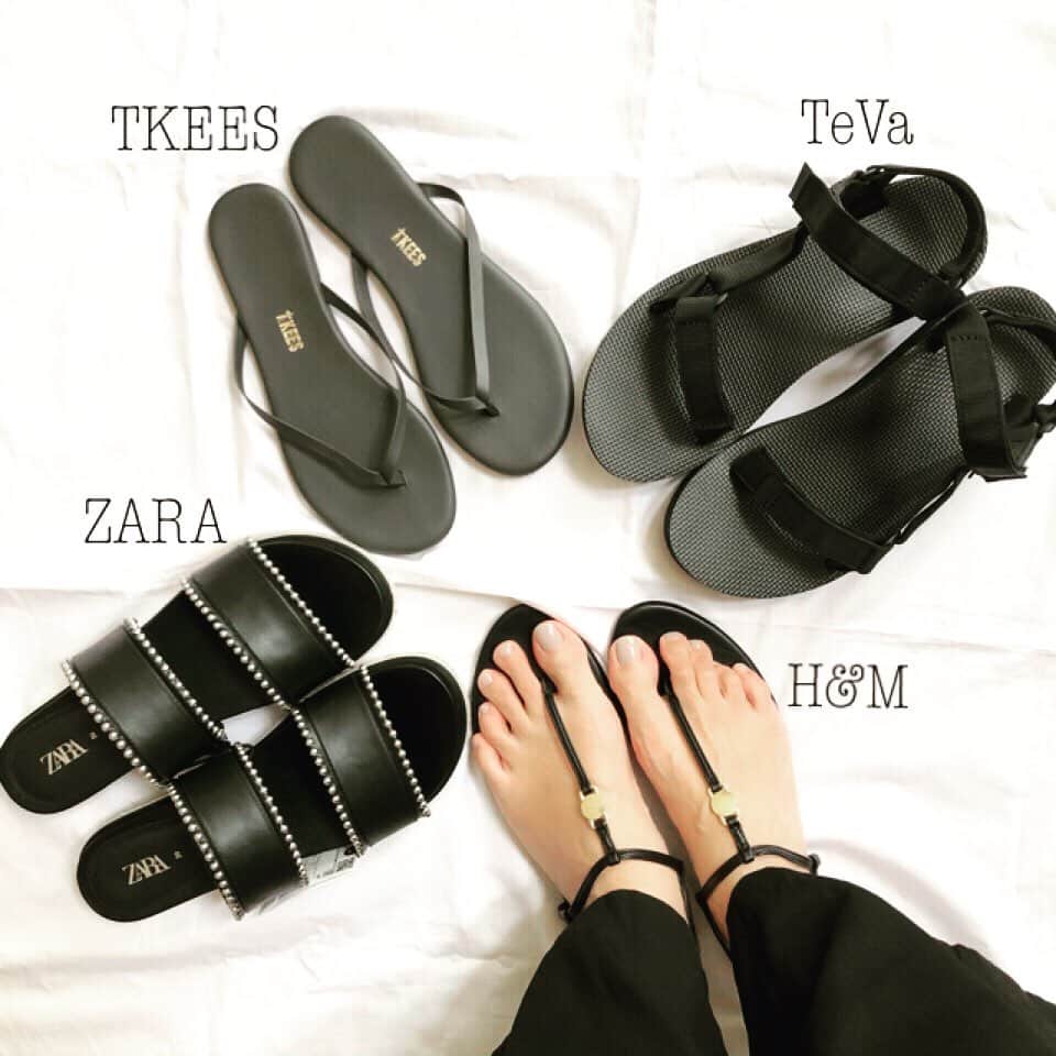 のインスタグラム：「2019.6.11 こんにちは🌥 ・ サンダルが好きすぎる❥❥❥ 特にブラック❥❥❥ ・ まぁまぁ持ってるはずなのに、毎年欲しくなってしまうのは 何故だろう…⁇ ・ ・ ＿＿＿＿＿＿＿＿＿＿＿＿＿＿＿＿＿＿ ・ ・  #サンダル#tkees#zara#teva#hm#置き画#置き画くら部#locari#ロカリ#アラフィフ#fashion#instagood#instafashion」