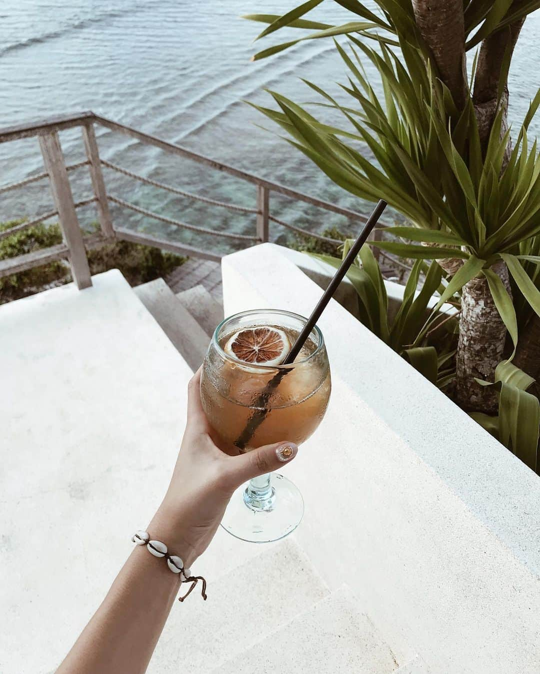 HARUEさんのインスタグラム写真 - (HARUEInstagram)「Cheers!🍊🍊♡ . #bali #indonesia #ulucliffhouse」6月11日 13時51分 - harue0104