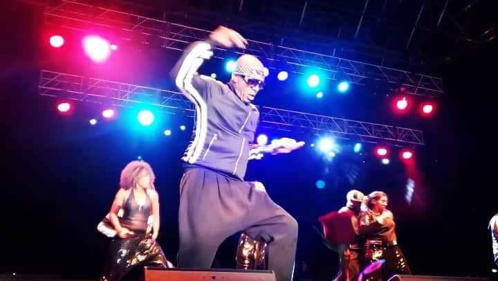 MCハマーのインスタグラム：「👠Ridin' the groove👠Pumps & A Bump👠 #HammersHouseParty」