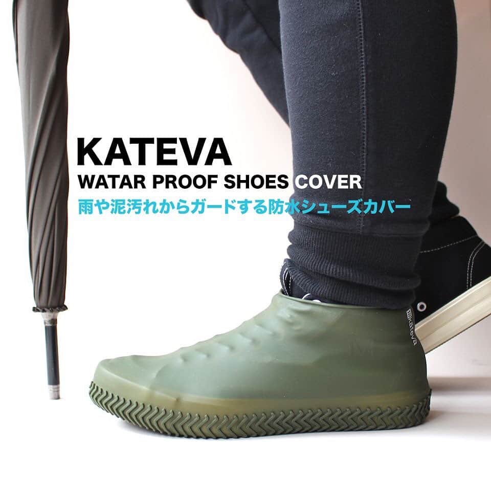 のインスタグラム：「【RFW SELECT ITEM】  NEW ARRIVAL!! KATEVA 防水シューズカバー  COLOR:Black/Khaki/Clear Price:¥1,600＋TAX  RFW SELECT ITEMとして KATEVAより急な雨や泥汚れが心配な時にも安心な 防水シューズカバーが新入荷！  シリコン素材を使用しているため、伸縮性があり、 靴や足首にもフィットします。 スリムなデザインなので、 折り畳んでコンパクトに持ち運ぶ事が可能です。 スライダー式のパッケージは、 そのまま収納ポーチとしてご使用いただけます。 ※つま先が尖っている靴や、ヒールのある靴、金属などの装飾が付いている靴にはご使用いただけません。 ※サイズはあくまでも目安です。かぶせる靴のデザインによります。 Mサイズ : 22.5cm～25.5cm (レディースフリーサイズ) Lサイズ : 26.0cm～28.0cm (メンズフリーサイズ)  RPM、RFW ONLINE SHOPで発売中です。  www.rfwtokyo.com  KATEVA waterproof shoe cover Protect your shoes from rain, mud and other stains as you go out. Made from elastic silicone material fits perfectly with your shoe shapes. Slim design, lightweight, foldable and very compact to be carried anywhere. Comes with slider type package can also be use as storage pouch. ※ Not suitable for shoes with sharp toes, heels and metal decoration. ※ Sizes below is merely a guide of how big the size is. Depending on the shoe design might also effect the size. M size : 22.5cm～25.5cm (Ladies size) L size : 26.0cm～28.0cm (Mens size)  ONLINE SHOP Black http://www.rhythmtokyo.com/shopdetail/000000000902/  Khaki http://www.rhythmtokyo.com/shopdetail/000000000903/  Clear http://www.rhythmtokyo.com/shopdetail/000000000904/  #rfw #rfwtokyo #rhythmfootwear #sneaker #sneakers #kicks  #instashoes #instakicks #sneakerhead #sneakerheads #nicekicks #sneakerfreak #kickstagram #2018aw #spring #summer #autumn #winter #renewal #20th #aniversary #tokyo #rpm #rhythmprimarymarket #kateva #watarproof #rainshoes」