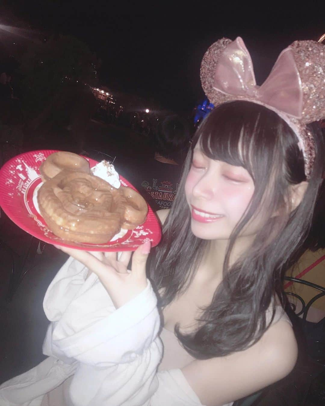 月野ちゃんさんのインスタグラム写真 - (月野ちゃんInstagram)「・ ・ ・ ミッキーの顔面うまうま #disneyland#TDL#ディズニー」6月11日 14時30分 - uru_cjft