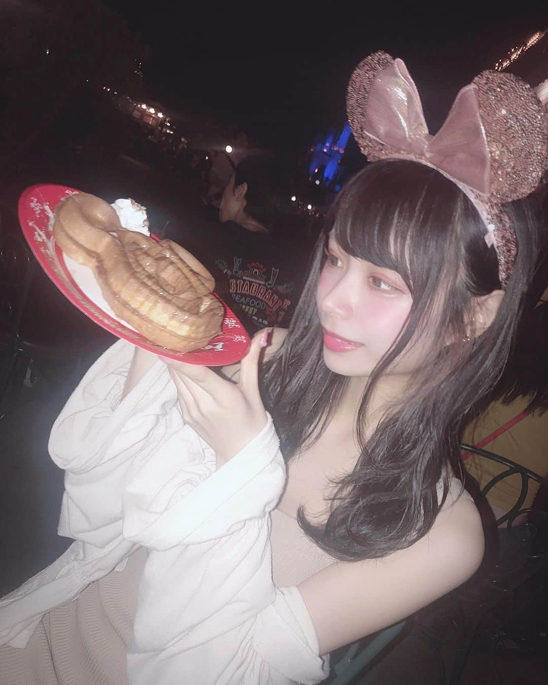 月野ちゃんさんのインスタグラム写真 - (月野ちゃんInstagram)「・ ・ ・ ミッキーの顔面うまうま #disneyland#TDL#ディズニー」6月11日 14時30分 - uru_cjft