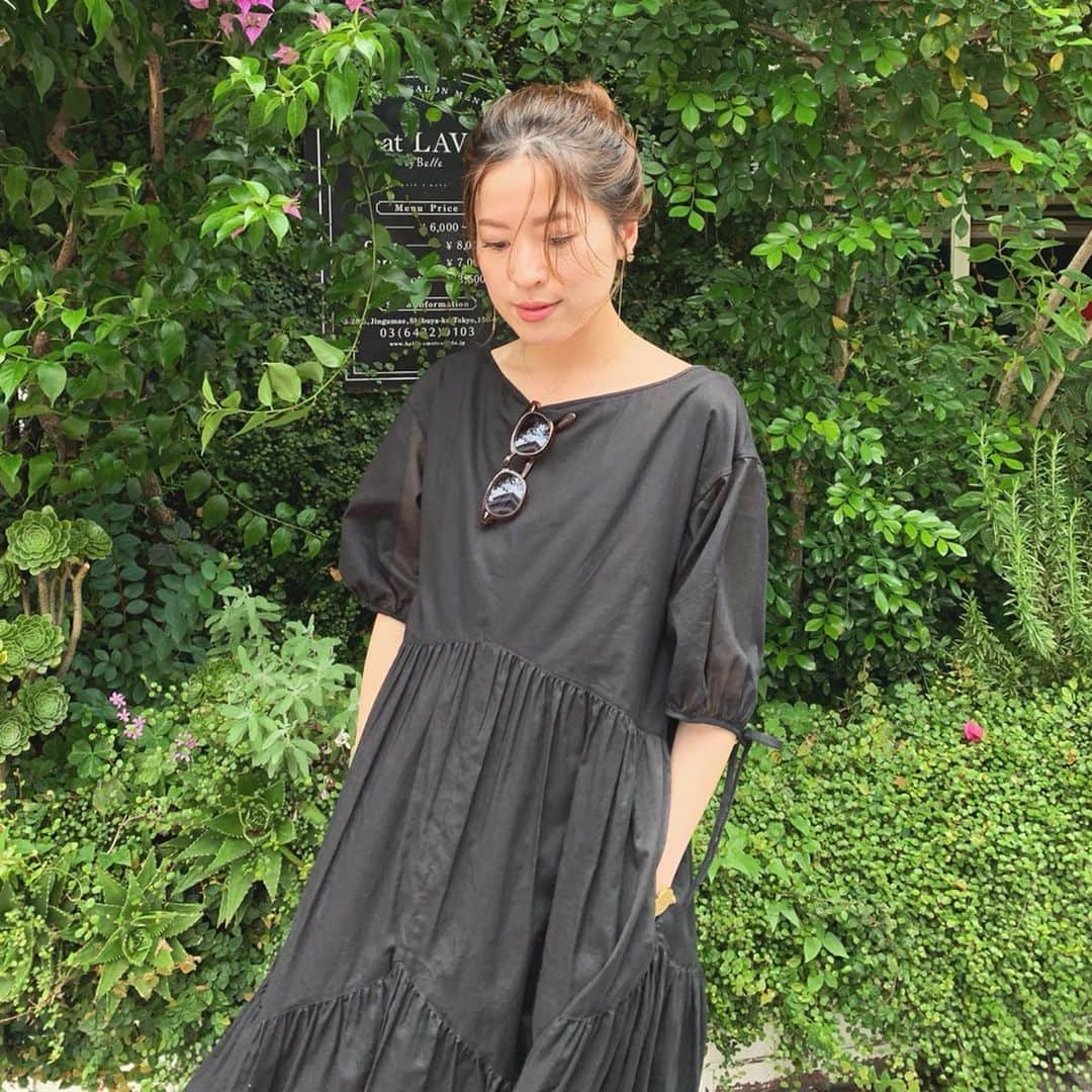 GREED TOKYO STOREさんのインスタグラム写真 - (GREED TOKYO STOREInstagram)「. Vintage Washer Dress👗❤︎ 全国出荷は、6/12頃の予定となっております！ . ジグザグの切り替えとネック後ろ、袖口のリボンが ポイントになったワンピースです💫 とても柔らかで、ふわりとした風合い🐇 どのカラーも素敵すぎる🥺 #greedinternational  #greedinternationaltokyo  #bedandbreakfastqualityoflife  #表参道#omotesando#東京#tokyo」6月11日 14時42分 - greed_tokyo