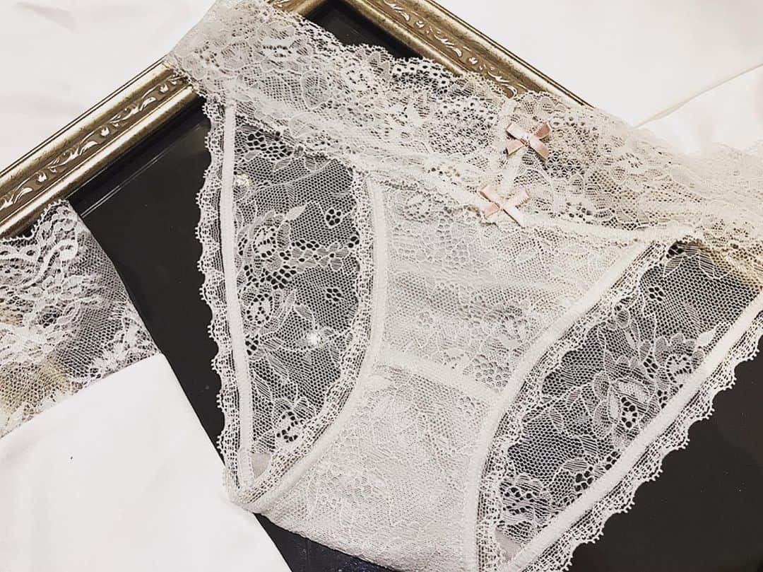 Ravijour札幌4丁目プラザ店のインスタグラム：「#ONSALE  総レースで快適な履き心地✨ キャンディフィットと合わせて着用できますよ🥰❤️ 詳しくは blog更新したので、 TOPのURLから飛んで見てください💕  #RAVIJOUR #ラヴィジュール #ravijourstaff  #ravijourofficial  #ravijoursapporo」