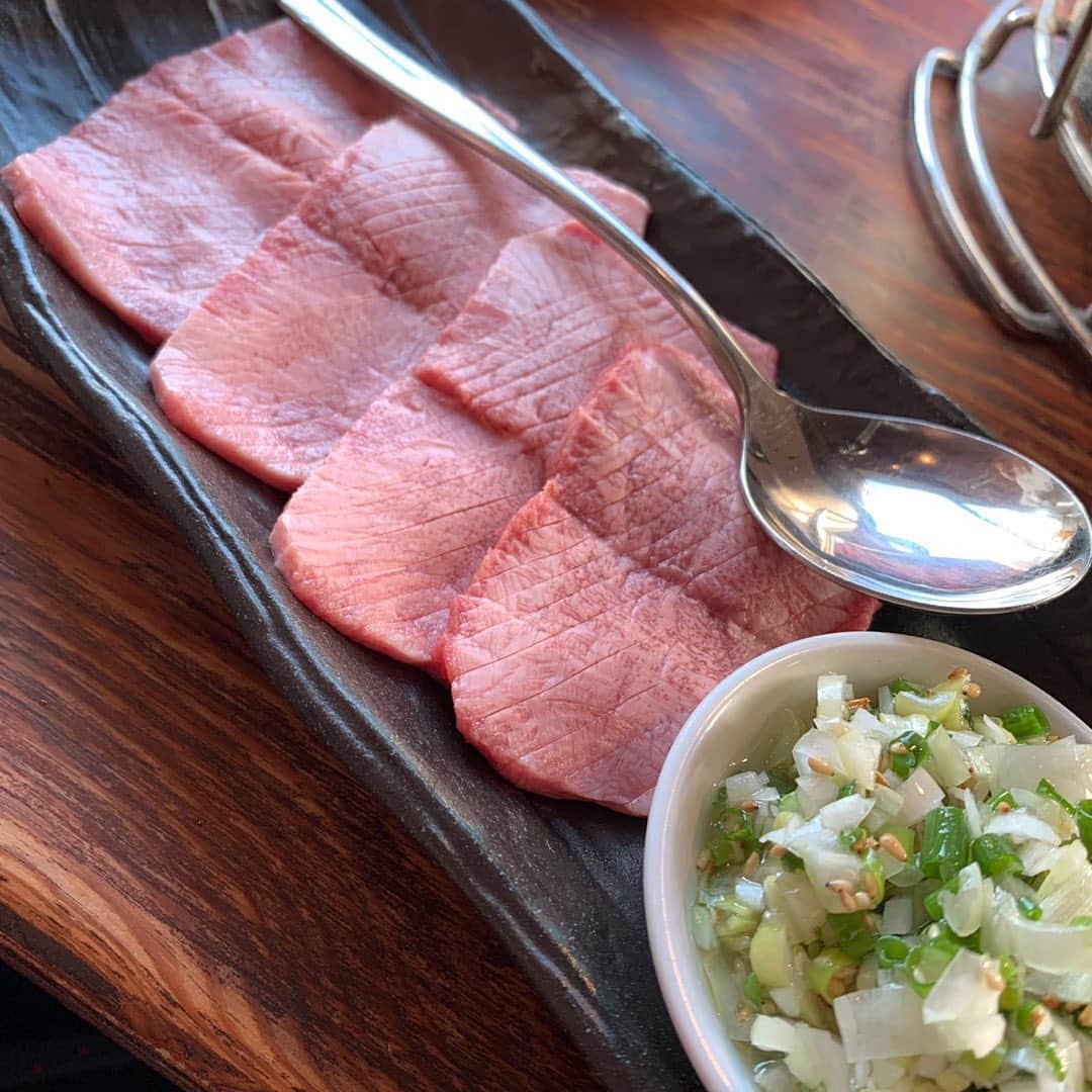佐々木希さんのインスタグラム写真 - (佐々木希Instagram)「#ホルモン銀牙 北海道の贅沢なお肉を頂きました！ 普段は中々食べられないお肉の相当な美味しさに、みんなで「最高」「幸せ」って何度言ったか🤤  #大政絢 さん #北海道旅」6月11日 14時58分 - nozomisasaki_official
