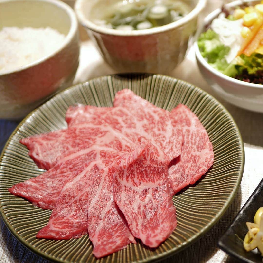 Japan Food Townさんのインスタグラム写真 - (Japan Food TownInstagram)「﻿ Heijoen - NEW Weekdays Lunch Special﻿ ﻿ Wagyu & Yakiniku Lovers can't miss this special lunch at "Heijoen" in Japan Food Town.﻿ ﻿ Weekdays Lunch Special is available during the weekdays as selectable and affordable.﻿ ﻿ You can select your preferred meats from varieties of meats selection to make your own Lunch Set with affordable price ($19.80++).﻿ 1, Choose main meat from Wagyu Kalbi, Wagyu Rosi, Australia Wagyu Harami.﻿ 2, Choose 2 kinds of meat from meat items list﻿ ﻿ *Weekdays Lunch Special include : Soft Drink, 3 kinds of appetizer, Rice, Soup and Ice Cream.﻿ Weekdays Lunch Special is limited ONLY 10 set/day.﻿ ﻿ What meats would you prefer to enjoy?﻿ It is available only 10 set daily so hurry up to visit "Heijoen" in Japan Food Town and enjoy this special lunch set during weekdays.﻿ ﻿ ﻿ Japan Food Town is located at 435 Orchard Road, Wisma Atria Unit 04-39/54.﻿ Heijoen is located at Wisma Atria #04-47 in Japan Food Town.﻿ ﻿ ﻿ 平城苑 - ウィークデーランチスペシャル﻿ ﻿ 和牛好き、焼肉好きなみなさんは見逃せないウィークデー限定のランチがJapan Food Town内の「平城苑」で始まりました！﻿ ﻿ 一日10セット限定のウィークデーランチスペシャルがお得な価格でお召し上がり頂けます！﻿ ﻿ 「平城苑」がご用意するお肉セレクションからお好みのお肉を選んで自分だけのランチセットを楽しめるウィークデーランチスペシャルをリーズナブルな価格でお楽しみください（$19.80++でのご提供）﻿ 1、メインお肉セレクションからお好みのメインのお肉をお選びください。﻿ 2、その他のお肉を2種類サブのお肉セレクションからお選びください﻿ ﻿ ＊ウィークデーランチスペシャルにはソフトドリンク、3種類の前菜、ライス、スープとアイスクリームが付いています。﻿ ﻿ さあ、みなさんはどのお肉を選びますか？﻿ 一日限定10セット（ウィークデーのみご利用頂けます）のご提供ですのでお早めに「平城苑」にレッツゴー！﻿ ﻿ ﻿ Japan Food Townは435 Orchard Road, Wisma Atria Unit 04-39/54にあります。﻿ 平城苑はJapan Food Town内、Wisma Atria #04-47にあります。﻿ ﻿ ﻿ #heijoen #yakiniku #wagyu #premiumbeef﻿ #japanfoodtown #japanesefood #eatoutsg #sgeat #foodloversg #sgfoodporn #sgfoodsteps #instafoodsg #japanesefoodsg #foodsg #orchard #sgfood #japan #goodeats #foodstagram #wismaatria #singapore #instafood ﻿ #シンガポール #ジャパンフードタウン #平城苑 #焼肉 #和牛﻿ ﻿ ﻿ ﻿ ﻿」6月11日 15時24分 - japanfoodtown
