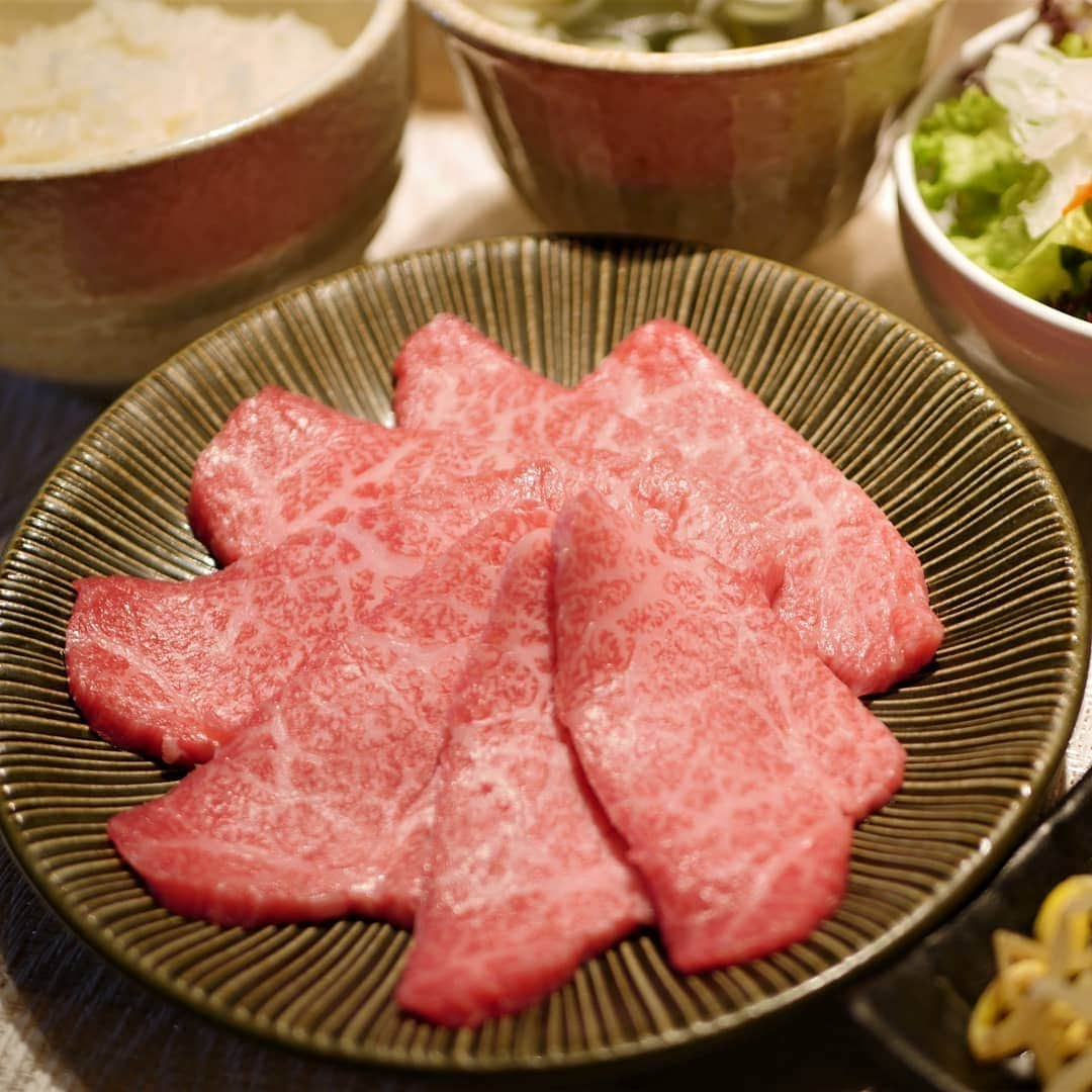 Japan Food Townさんのインスタグラム写真 - (Japan Food TownInstagram)「﻿ Heijoen - NEW Weekdays Lunch Special﻿ ﻿ Wagyu & Yakiniku Lovers can't miss this special lunch at "Heijoen" in Japan Food Town.﻿ ﻿ Weekdays Lunch Special is available during the weekdays as selectable and affordable.﻿ ﻿ You can select your preferred meats from varieties of meats selection to make your own Lunch Set with affordable price ($19.80++).﻿ 1, Choose main meat from Wagyu Kalbi, Wagyu Rosi, Australia Wagyu Harami.﻿ 2, Choose 2 kinds of meat from meat items list﻿ ﻿ *Weekdays Lunch Special include : Soft Drink, 3 kinds of appetizer, Rice, Soup and Ice Cream.﻿ Weekdays Lunch Special is limited ONLY 10 set/day.﻿ ﻿ What meats would you prefer to enjoy?﻿ It is available only 10 set daily so hurry up to visit "Heijoen" in Japan Food Town and enjoy this special lunch set during weekdays.﻿ ﻿ ﻿ Japan Food Town is located at 435 Orchard Road, Wisma Atria Unit 04-39/54.﻿ Heijoen is located at Wisma Atria #04-47 in Japan Food Town.﻿ ﻿ ﻿ 平城苑 - ウィークデーランチスペシャル﻿ ﻿ 和牛好き、焼肉好きなみなさんは見逃せないウィークデー限定のランチがJapan Food Town内の「平城苑」で始まりました！﻿ ﻿ 一日10セット限定のウィークデーランチスペシャルがお得な価格でお召し上がり頂けます！﻿ ﻿ 「平城苑」がご用意するお肉セレクションからお好みのお肉を選んで自分だけのランチセットを楽しめるウィークデーランチスペシャルをリーズナブルな価格でお楽しみください（$19.80++でのご提供）﻿ 1、メインお肉セレクションからお好みのメインのお肉をお選びください。﻿ 2、その他のお肉を2種類サブのお肉セレクションからお選びください﻿ ﻿ ＊ウィークデーランチスペシャルにはソフトドリンク、3種類の前菜、ライス、スープとアイスクリームが付いています。﻿ ﻿ さあ、みなさんはどのお肉を選びますか？﻿ 一日限定10セット（ウィークデーのみご利用頂けます）のご提供ですのでお早めに「平城苑」にレッツゴー！﻿ ﻿ ﻿ Japan Food Townは435 Orchard Road, Wisma Atria Unit 04-39/54にあります。﻿ 平城苑はJapan Food Town内、Wisma Atria #04-47にあります。﻿ ﻿ ﻿ #heijoen #yakiniku #wagyu #premiumbeef﻿ #japanfoodtown #japanesefood #eatoutsg #sgeat #foodloversg #sgfoodporn #sgfoodsteps #instafoodsg #japanesefoodsg #foodsg #orchard #sgfood #japan #goodeats #foodstagram #wismaatria #singapore #instafood ﻿ #シンガポール #ジャパンフードタウン #平城苑 #焼肉 #和牛﻿ ﻿ ﻿ ﻿ ﻿」6月11日 15時24分 - japanfoodtown