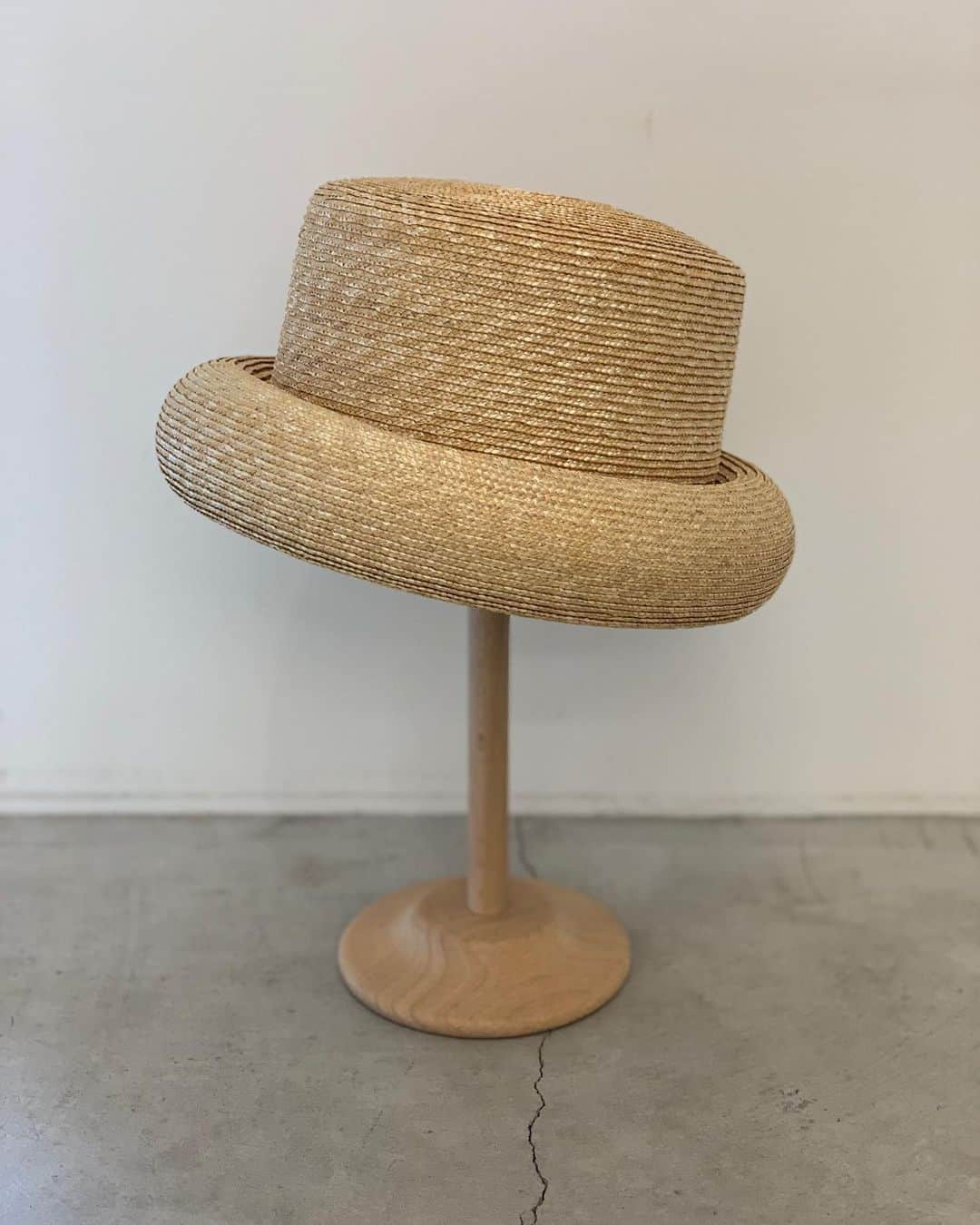 カミラフカのインスタグラム：「column  #kamilavka  #kamilavka19ss #19ss #column #hat #cap #帽子 #円柱」