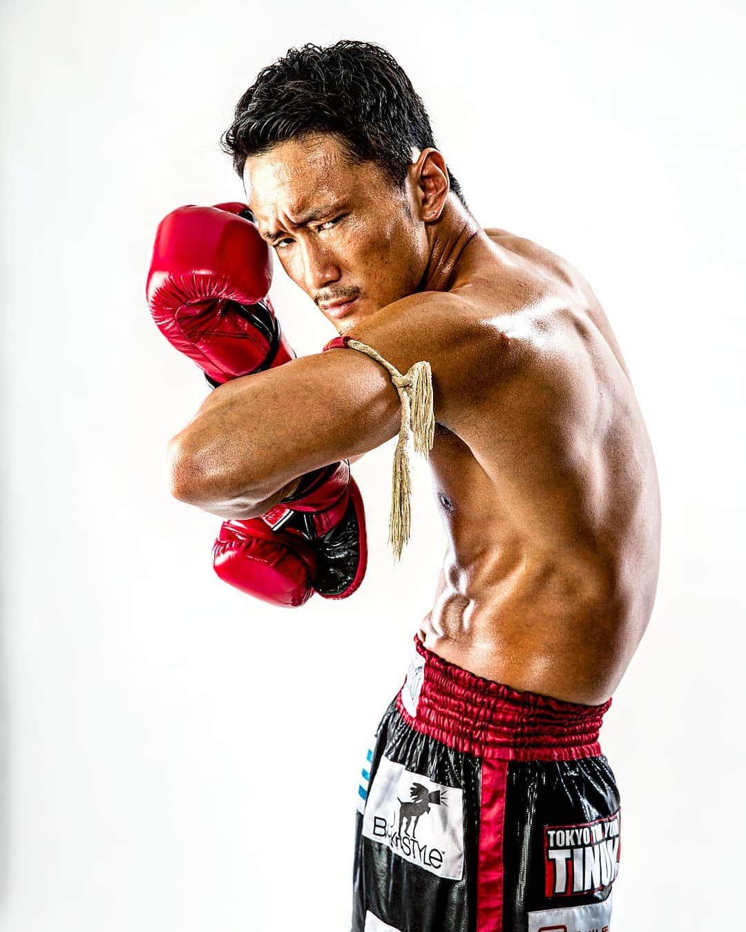 梅野源治さんのインスタグラム写真 - (梅野源治Instagram)「昨日のボクシングスパーでシリムァンパイに目の上を切られた……けど、今日もトレーニング頑張るぞ😄👊 #muaythai #kickboxing #今やれることを全力で」6月11日 15時30分 - genji_umeno