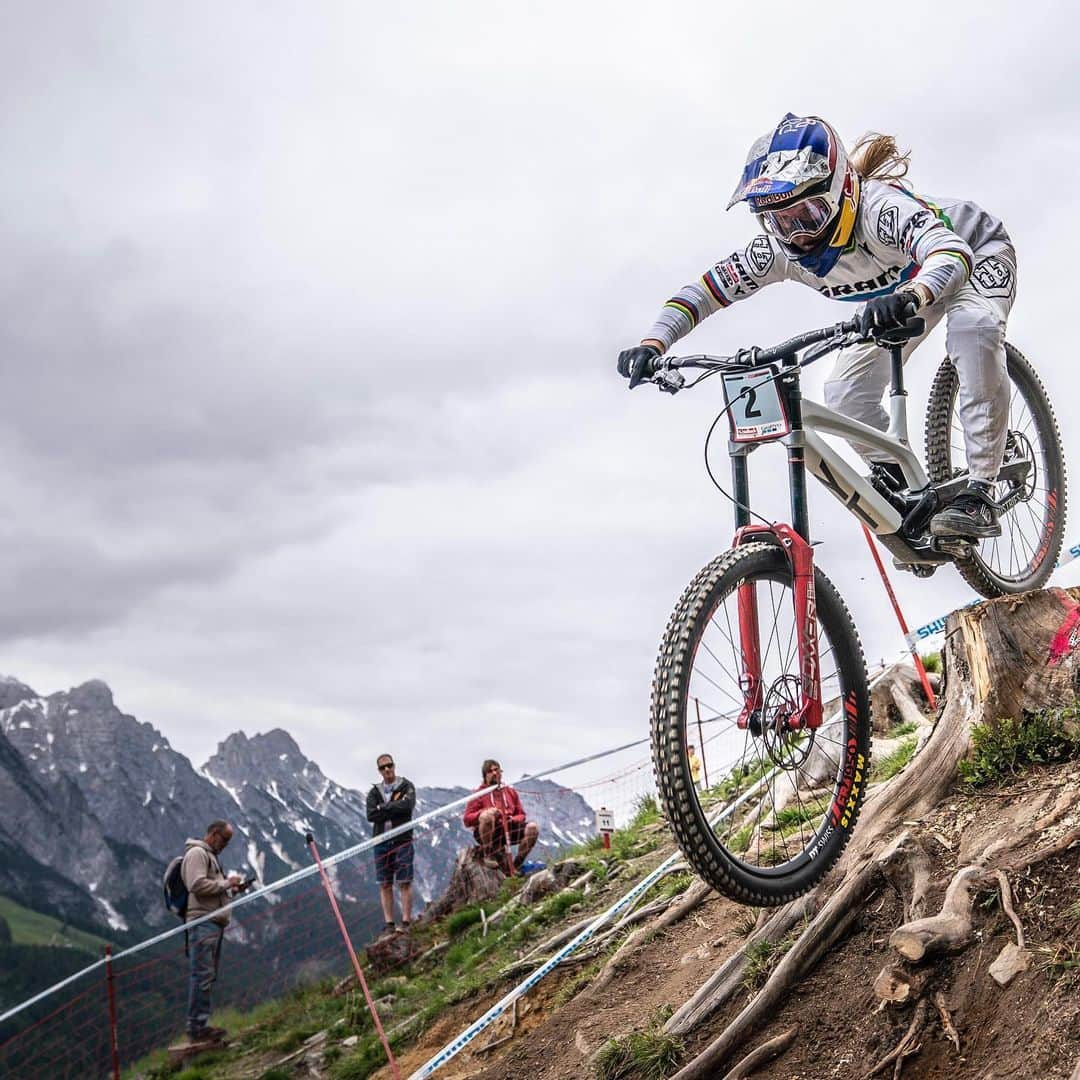 レッドブルさんのインスタグラム写真 - (レッドブルInstagram)「Congrats to this outstanding squad on their performance last weekend! 🚲: @valihoell at the UCI MTB Junior World Cup. 🚲: @loicbruni29 at the UCI MTB World Cup. 🎾: @domithiem at the French Open Finals. ⛳️: @lexi at the LPGA Tour. 🏍: @jorgeprado61 at the FIM MX2 World Championship. #redbull #celebrate #givesyouwings #winning #tennis #frenchopen #uci #mtb #golf」6月12日 1時01分 - redbull