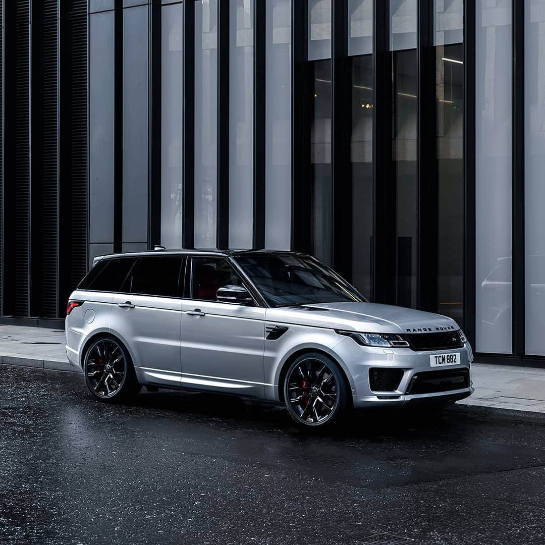 Land Roverさんのインスタグラム写真 - (Land RoverInstagram)「With a Mild Hybrid powertrain, the #RangeRoverSport HST delivers dynamic performance in refined style. Search “Range Rover Sport” to explore.  #LandRover #SUV #4x4 #Adventure #Carsofinstagram #Instacar #Design#CarLifestyle #LandRover #Cars #Car #RangeRover #Technology」6月12日 1時04分 - landrover