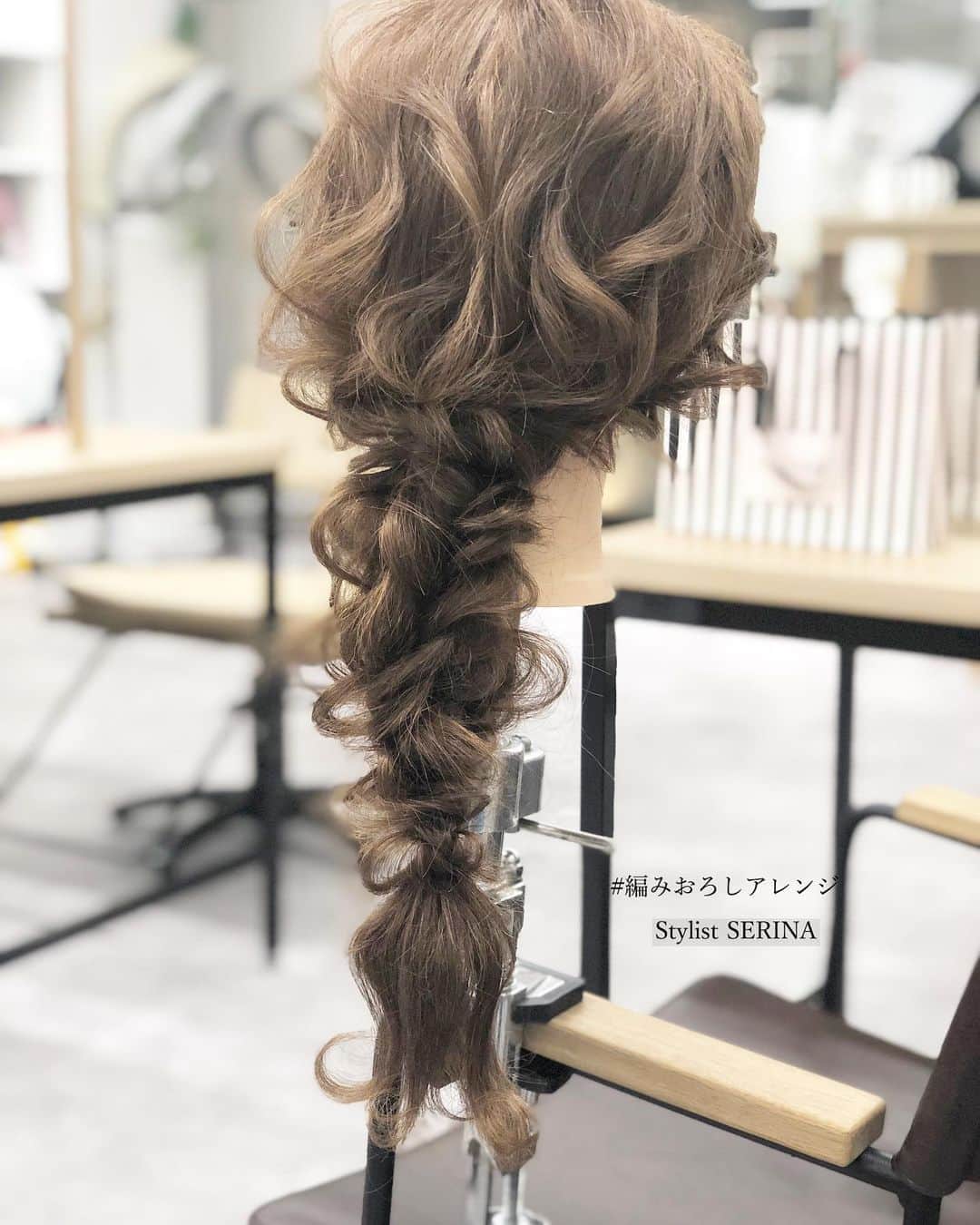 瀧本芹奈さんのインスタグラム写真 - (瀧本芹奈Instagram)「✯ . 編みおろしヘアアレンジ💖💝 . . . . .  #ロングアレンジ #アレンジ動画 #スヌーピー . #mac #CHANEL #北野クラブソラ  #オリエンタルホテル #三宮serina  #アレンジ撮影モデル募集中  #三宮ヘアセット  #三宮ヘアアレンジ #ヘアアレンジ #編みおろしアレンジ #結婚式アレンジ #セルフアレンジ #編みおろし #メンズカット #三宮メンズカット . #三宮 #三宮美容室 #三宮カフェ #コスメマニア #神戸大学  #ベルェベル . #美容オタクさんと繋がりたい  #アニメ好きな人と繋がりたい  #車すきな人と繋がりたい  #コスメすきな人と繋がりたい」6月12日 1時13分 - serina_takimoto