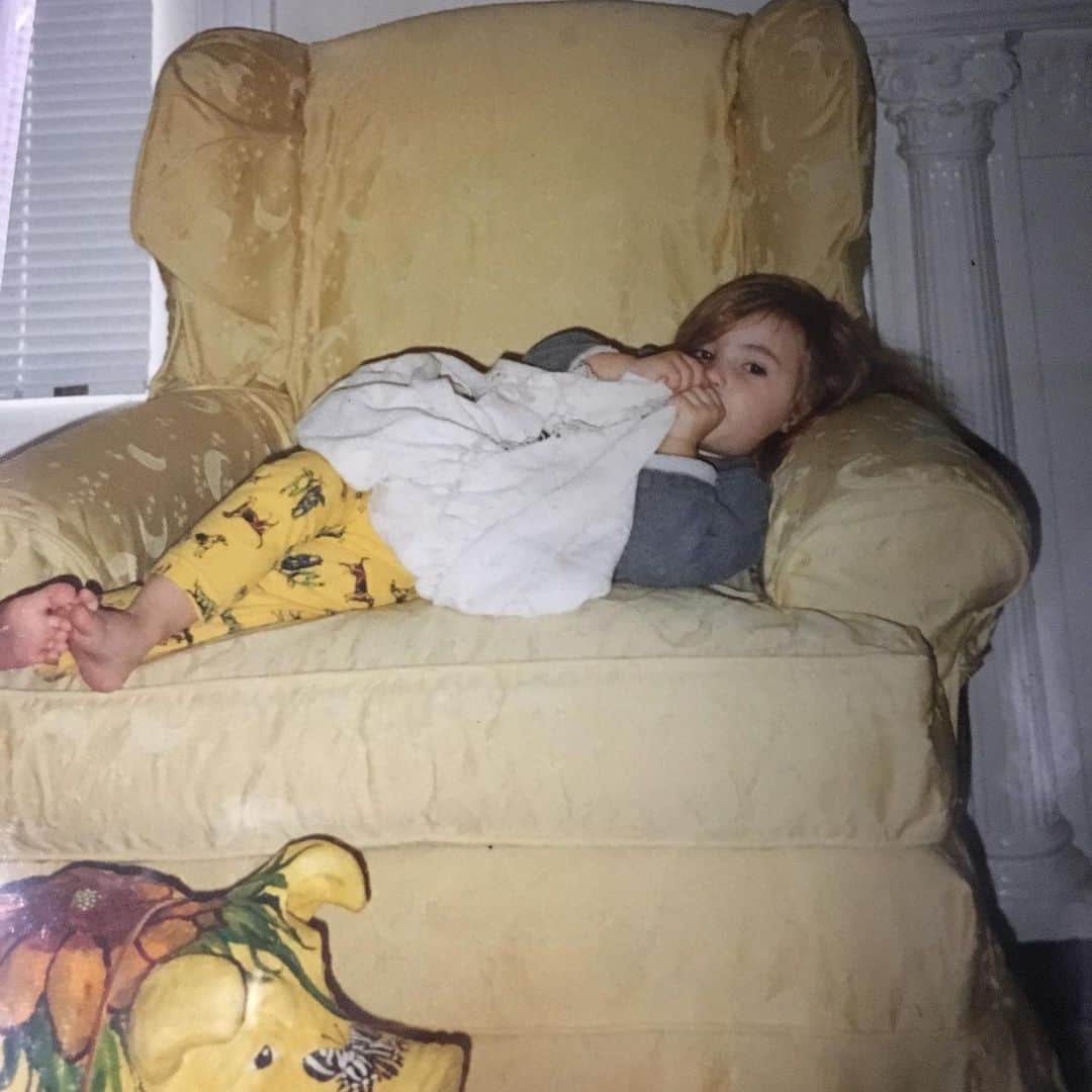 エマ・ロバーツさんのインスタグラム写真 - (エマ・ロバーツInstagram)「Today’s #mood brought to you by little me...how about you? 💛」6月12日 1時17分 - emmaroberts