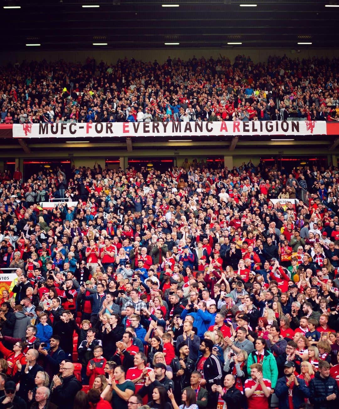 マンチェスター・ユナイテッドさんのインスタグラム写真 - (マンチェスター・ユナイテッドInstagram)「#MUFC FOR EVERY MANC A RELIGION 🔴」6月12日 1時21分 - manchesterunited