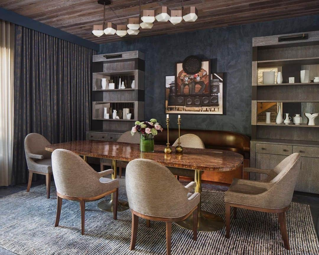 ELLE DECORさんのインスタグラム写真 - (ELLE DECORInstagram)「The sultry dining room in Avengers director Joe Russo’s breezy Los Angeles home features ink-dyed walls and a custom table, crafted from thousands of cross-cut pinecones. The entire family home—which took eight years for designer @ddidesigns to complete—is weaved with rich layers and a meticulous attention to detail. Click the link in our bio for the full tour. Photography by @meghanbob」6月12日 1時22分 - elledecor